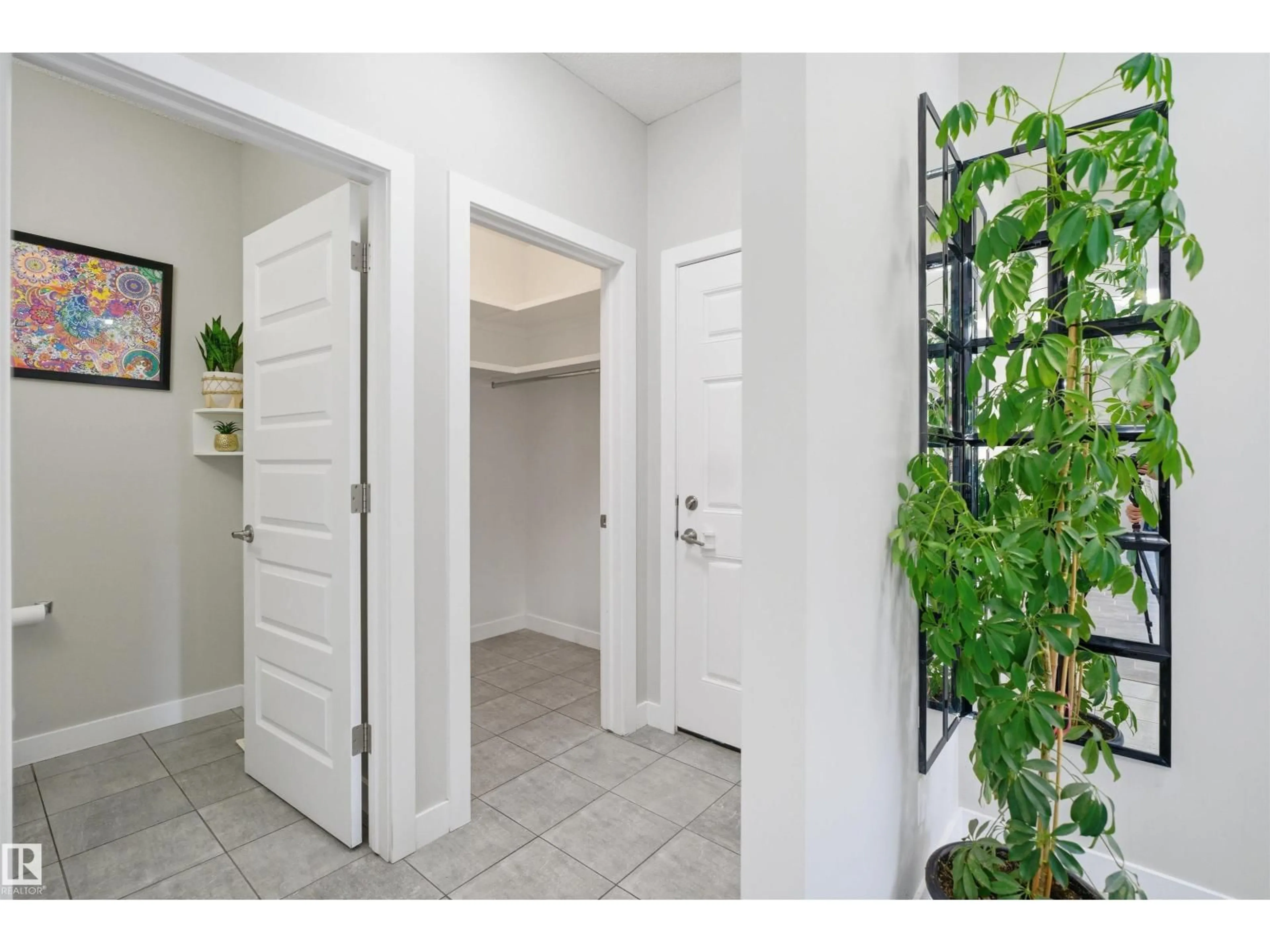 Indoor entryway for 1234 DANIELS CR, Edmonton Alberta T6W3V6