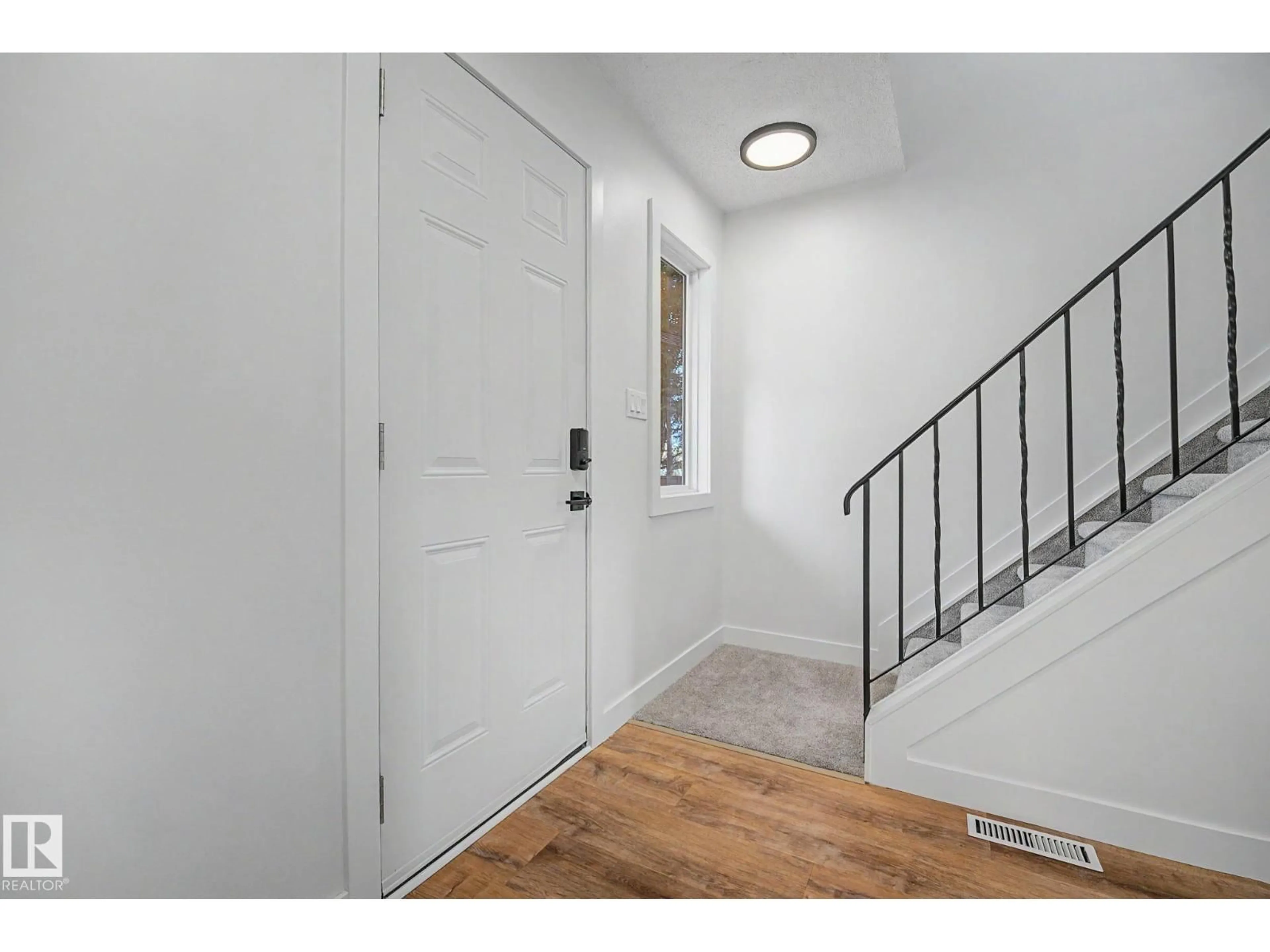Indoor entryway for 60 MCNABB CR, Stony Plain Alberta T7Z1G9