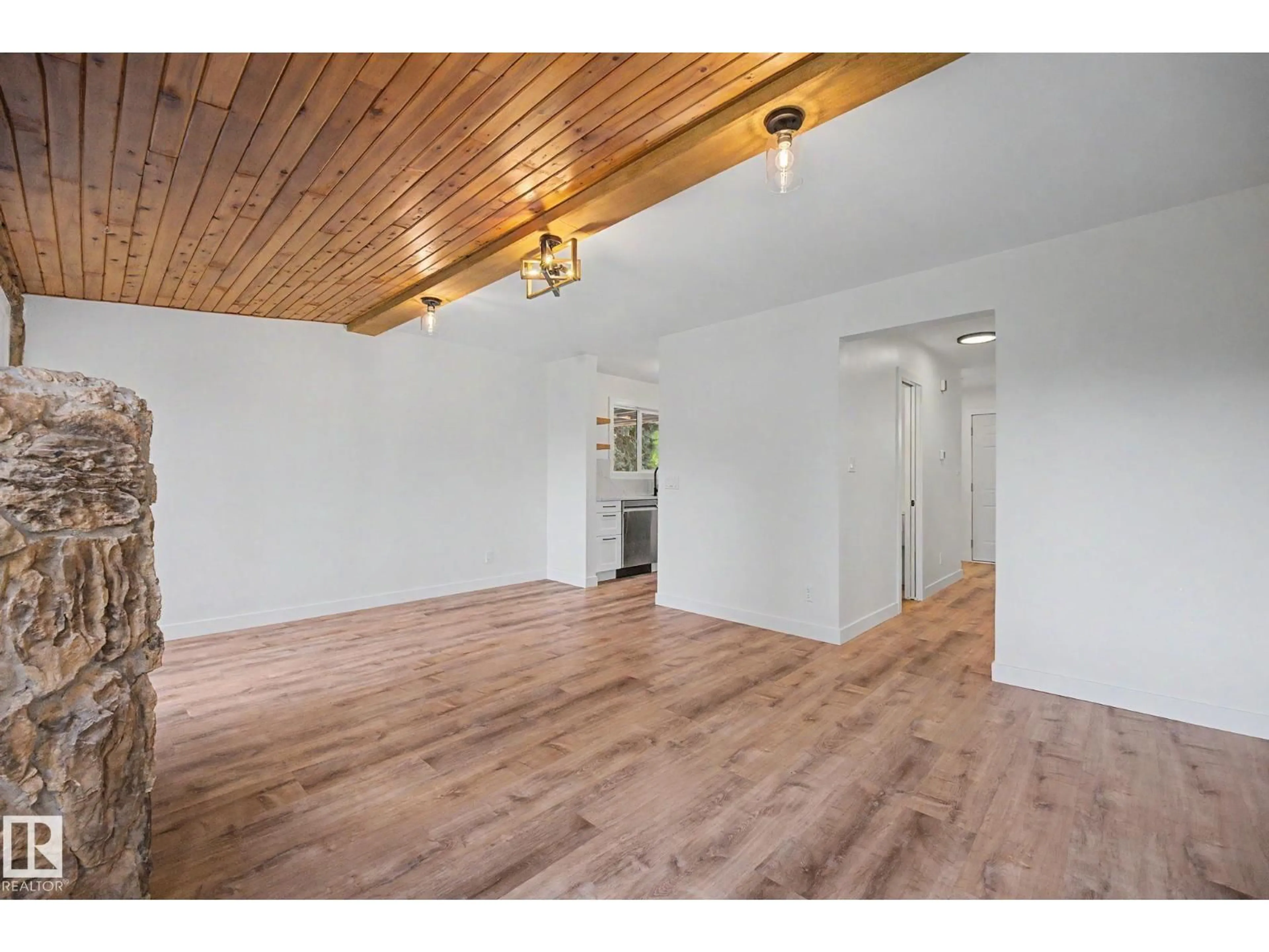 A pic of a room for 60 MCNABB CR, Stony Plain Alberta T7Z1G9