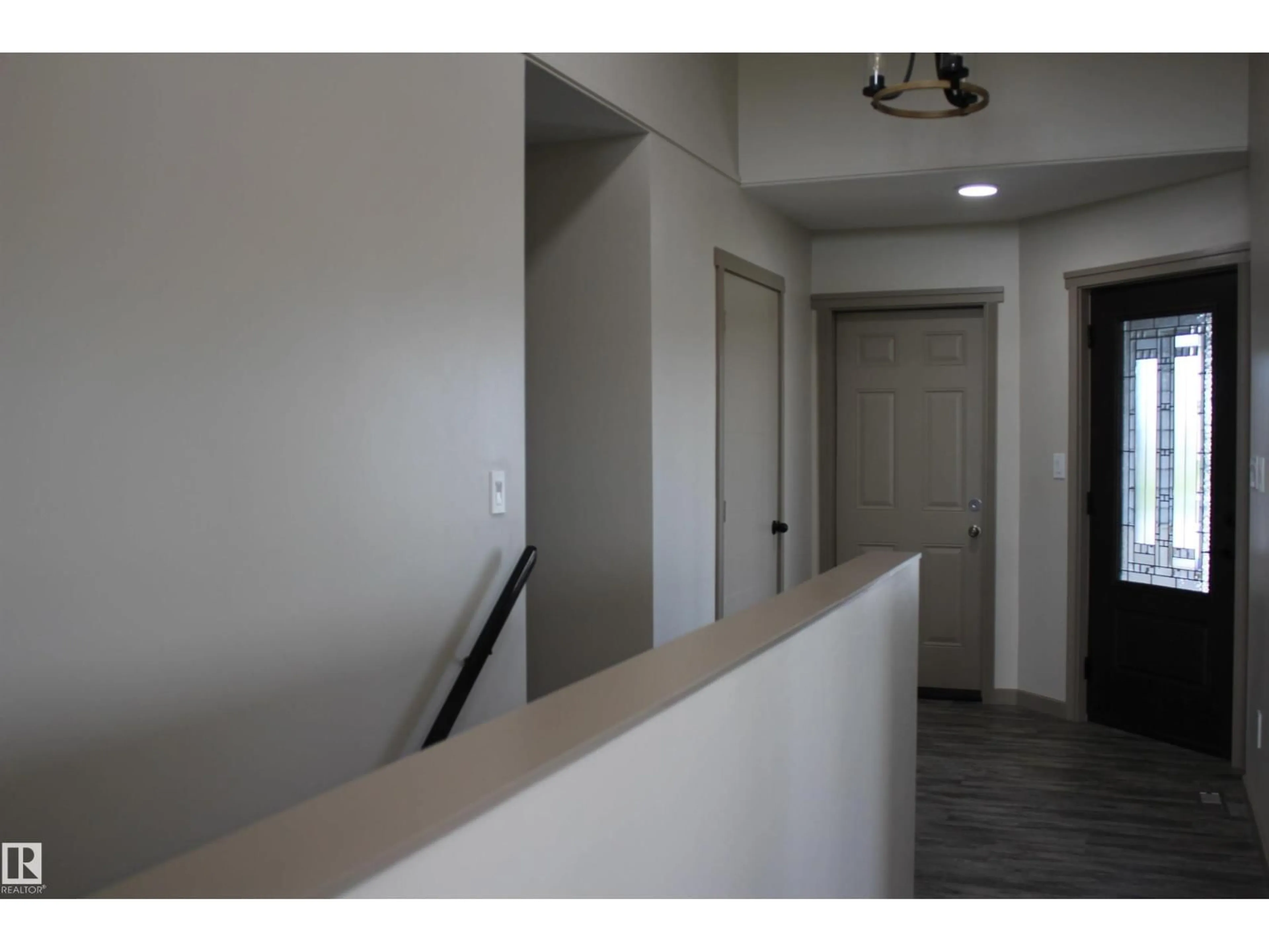Indoor foyer for 1 WHITETAIL WY, Mundare Alberta T0B3H0
