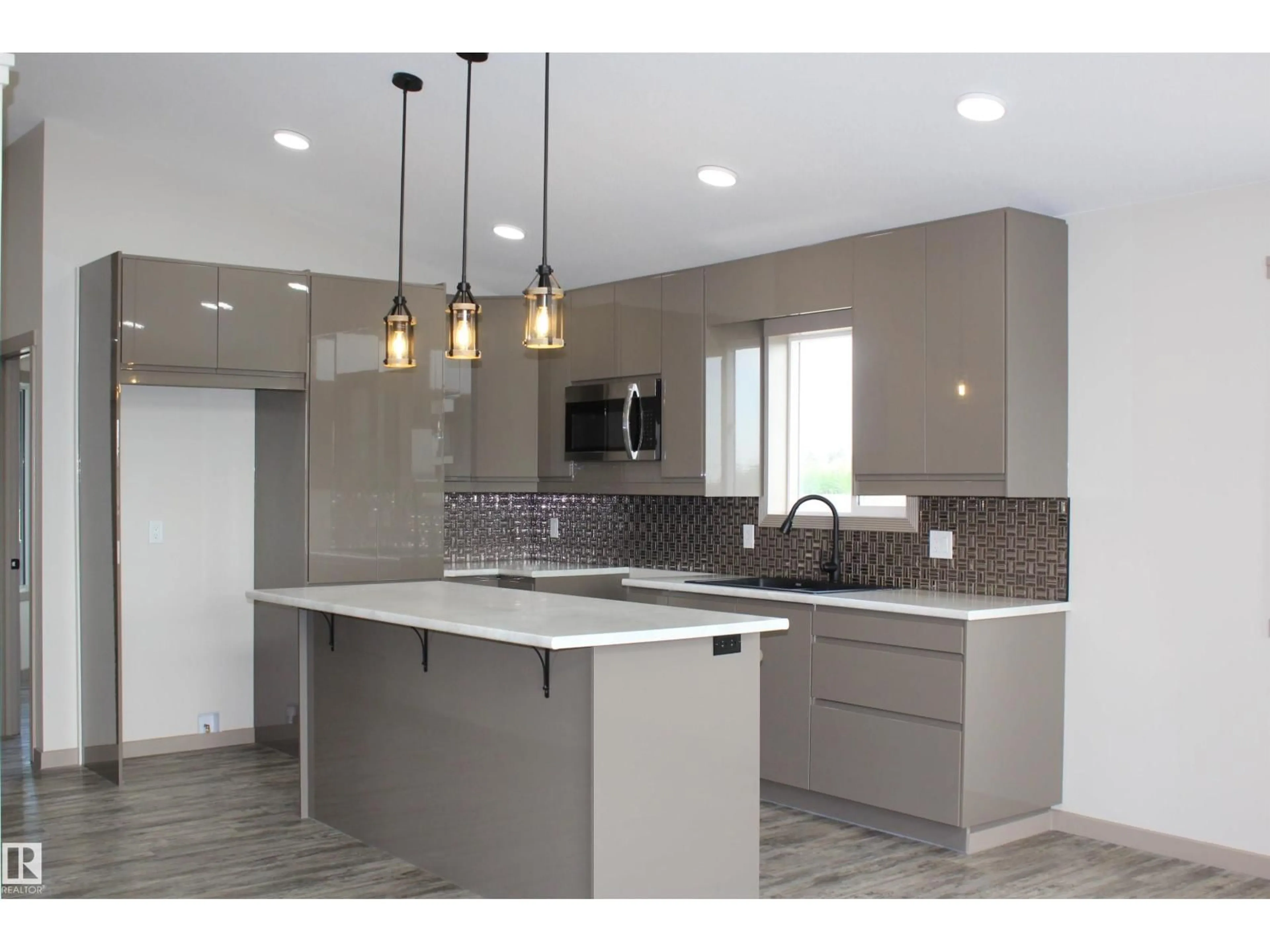 Open concept kitchen, unknown for 1 WHITETAIL WY, Mundare Alberta T0B3H0