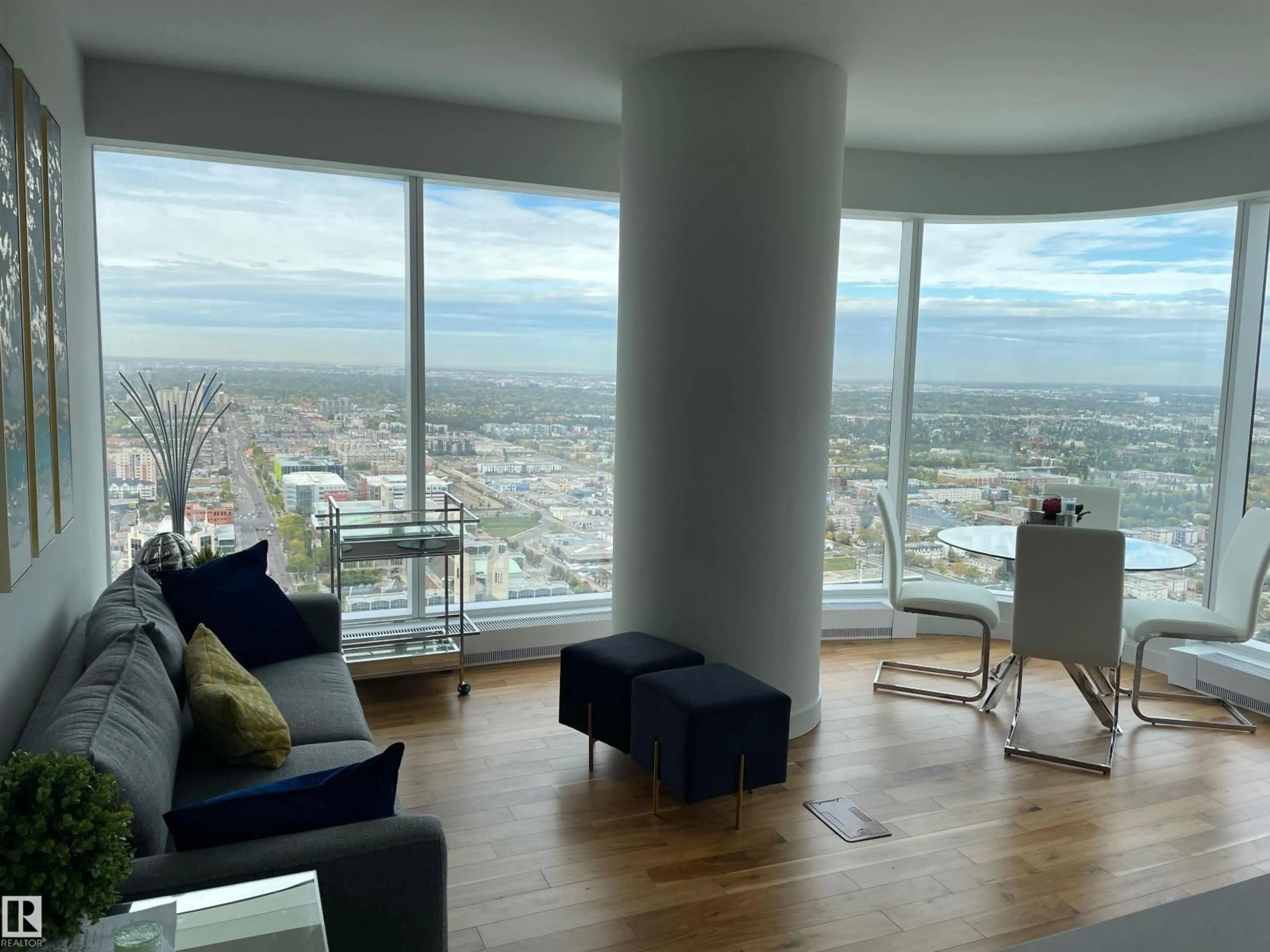 A pic of a room for 10360 - 3701 102 ST NW, Edmonton Alberta T5J0K6