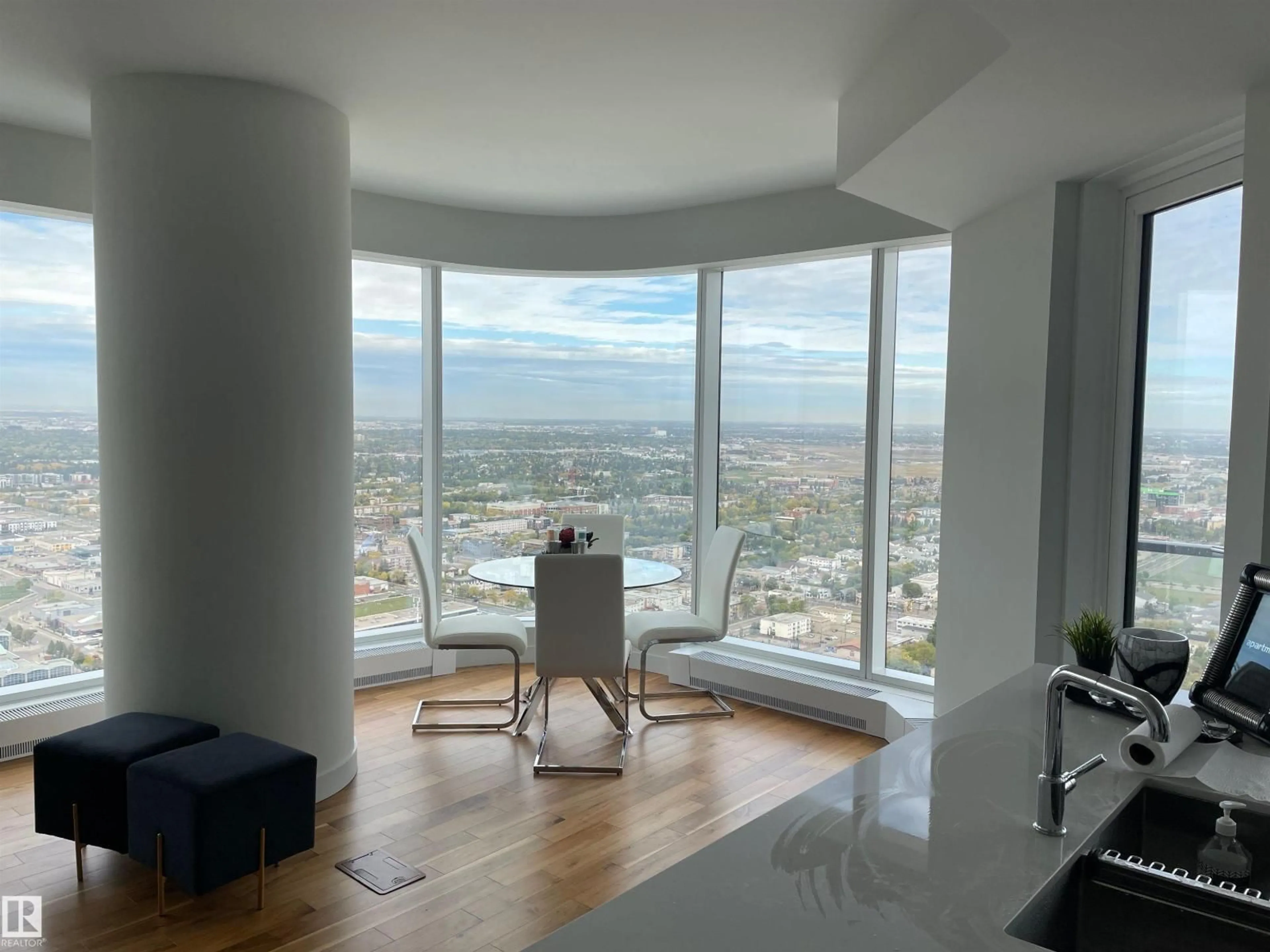 A pic of a room for 10360 - 3701 102 ST NW, Edmonton Alberta T5J0K6