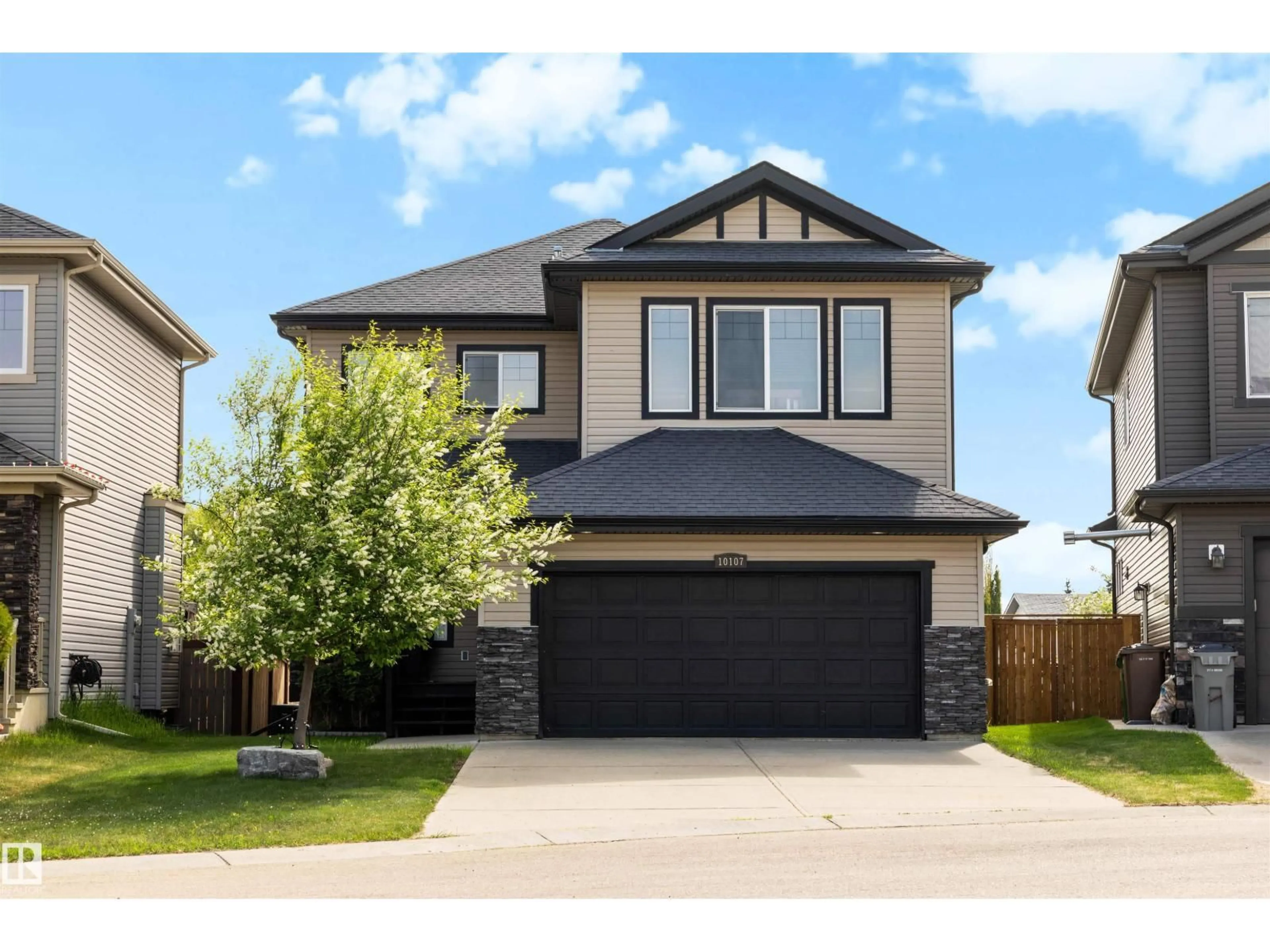 Home with vinyl exterior material, street for 10107 93 ST, Morinville Alberta T8R0C4