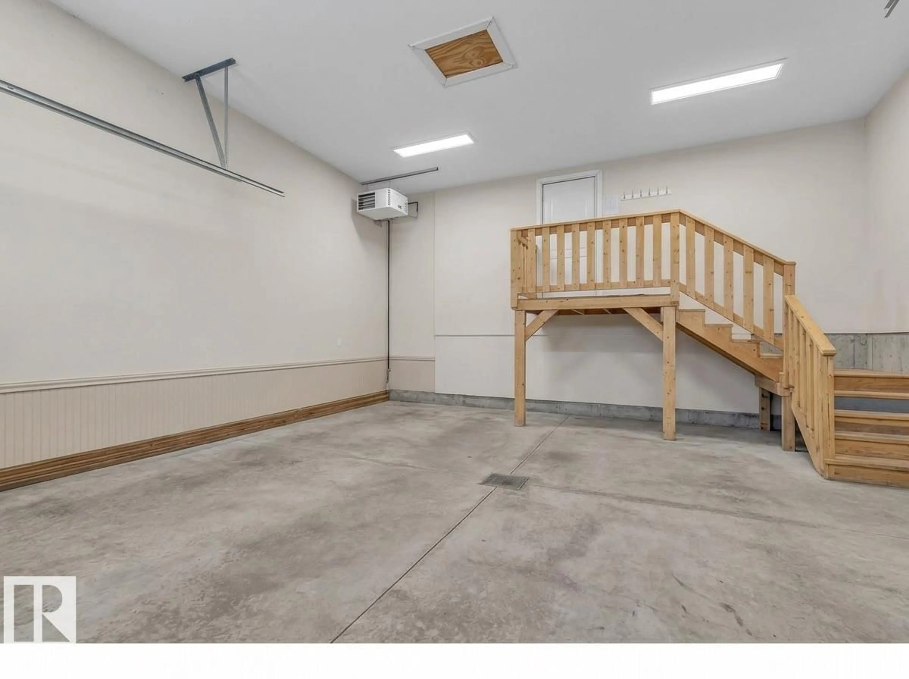 Indoor garage for 5052 LAKESHORE DR, Sylvan Lake Alberta T4S2L7