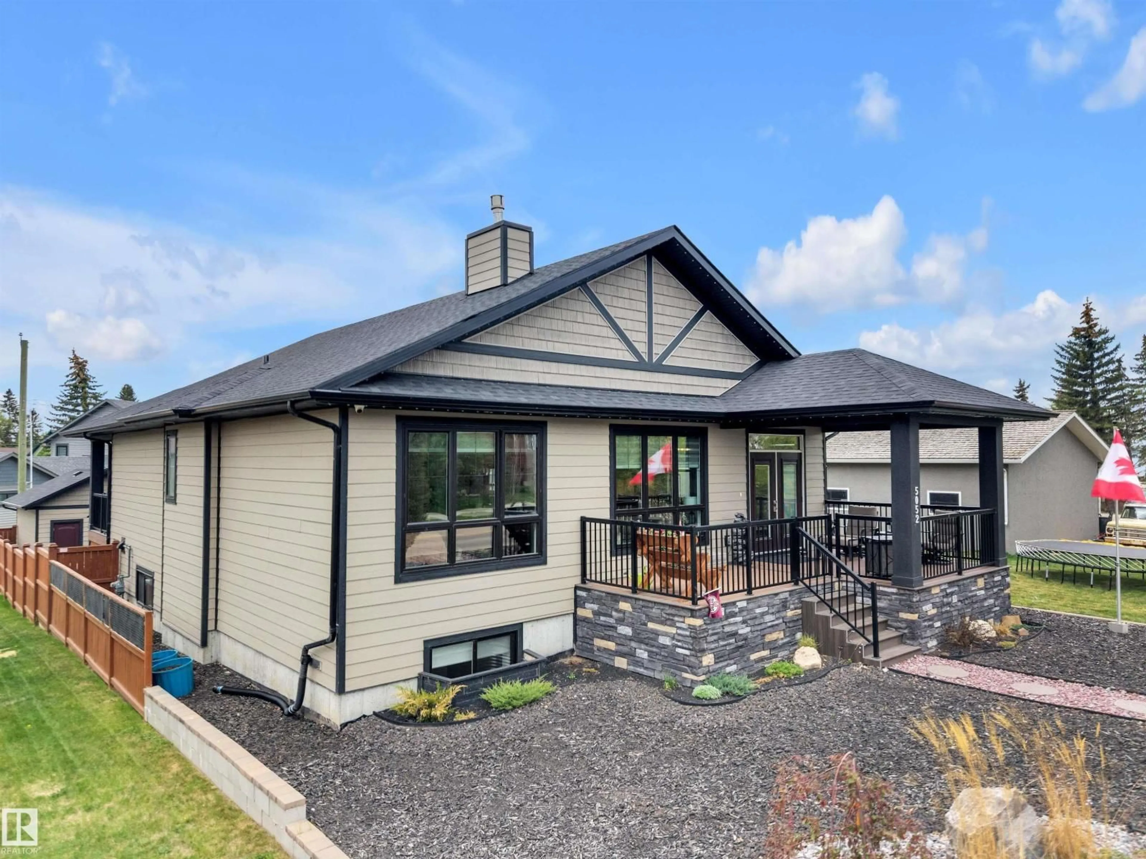 Home with vinyl exterior material, building for 5052 LAKESHORE DR, Sylvan Lake Alberta T4S2L7