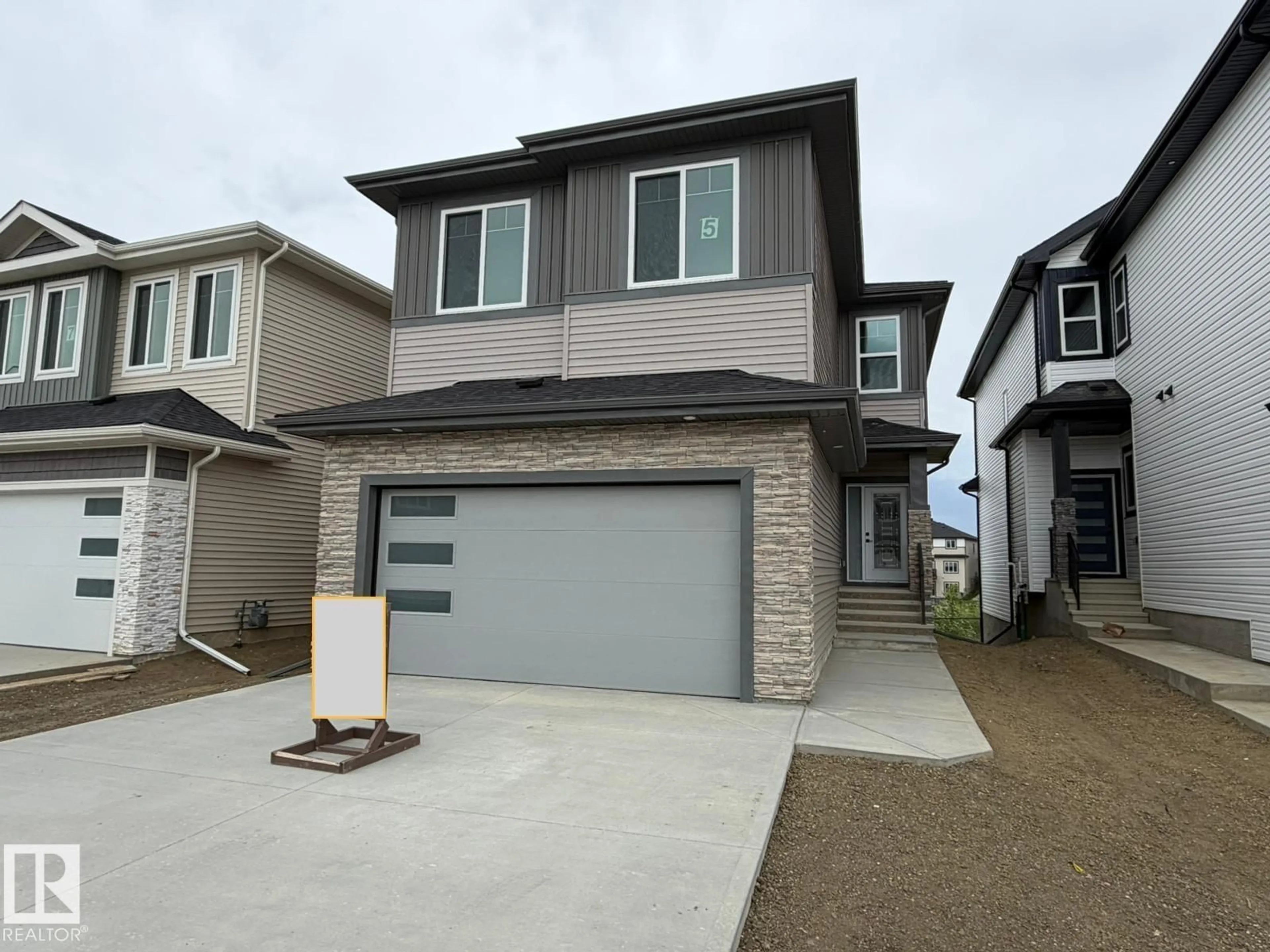 Home with vinyl exterior material, street for 5 AXELWOOD CR, Spruce Grove Alberta T7X4G4