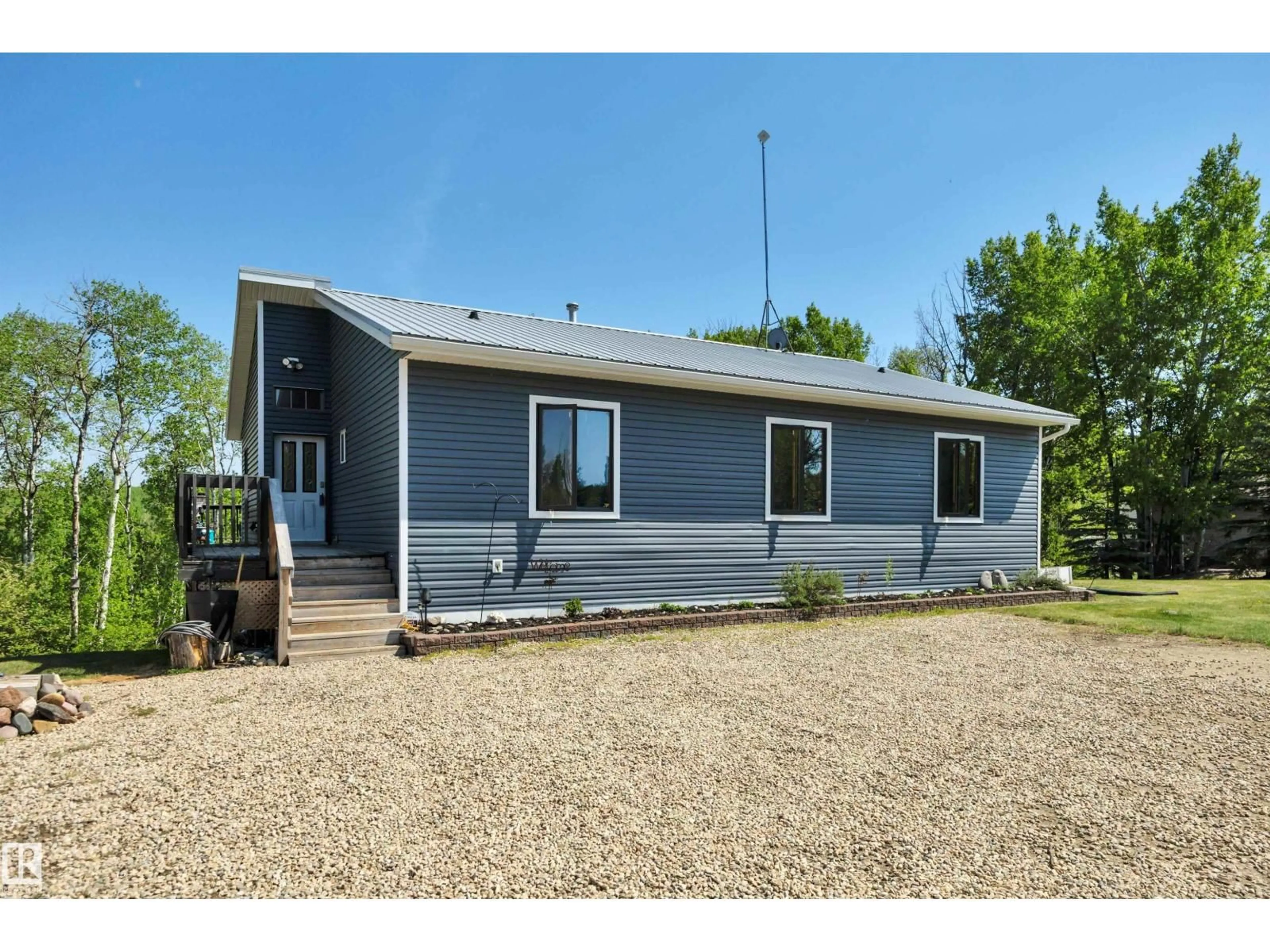 Home with vinyl exterior material, building for 86 53303 RGE ROAD 20, Rural Parkland County Alberta T7Y0C4