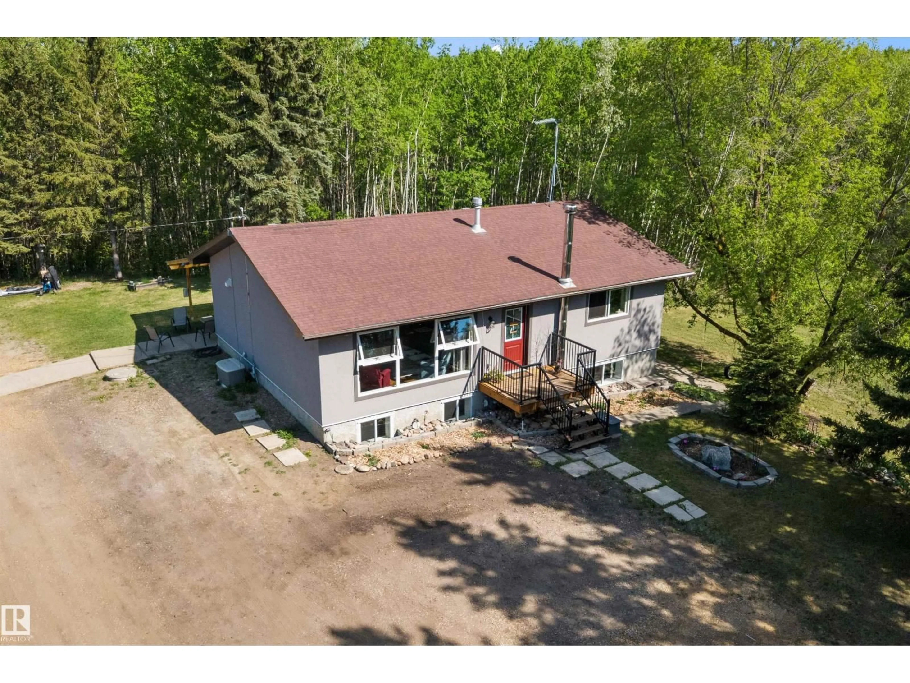 A pic from outside/outdoor area/front of a property/back of a property/a pic from drone, unknown for 53257 RGE ROAD 211, Rural Strathcona County Alberta T8G2B8