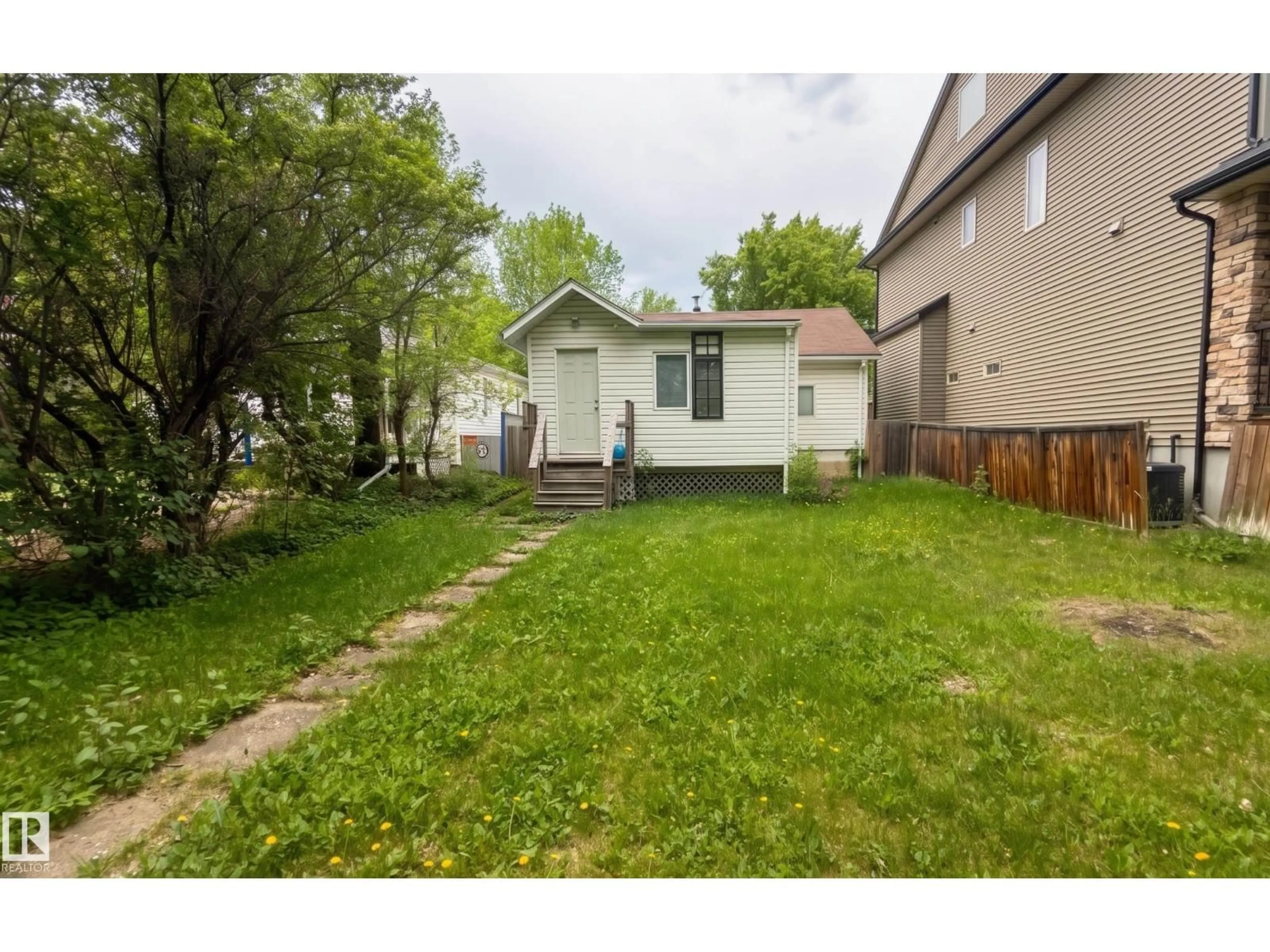 A pic from outside/outdoor area/front of a property/back of a property/a pic from drone, street for NW - 10226 148 ST, Edmonton Alberta T5N3G4