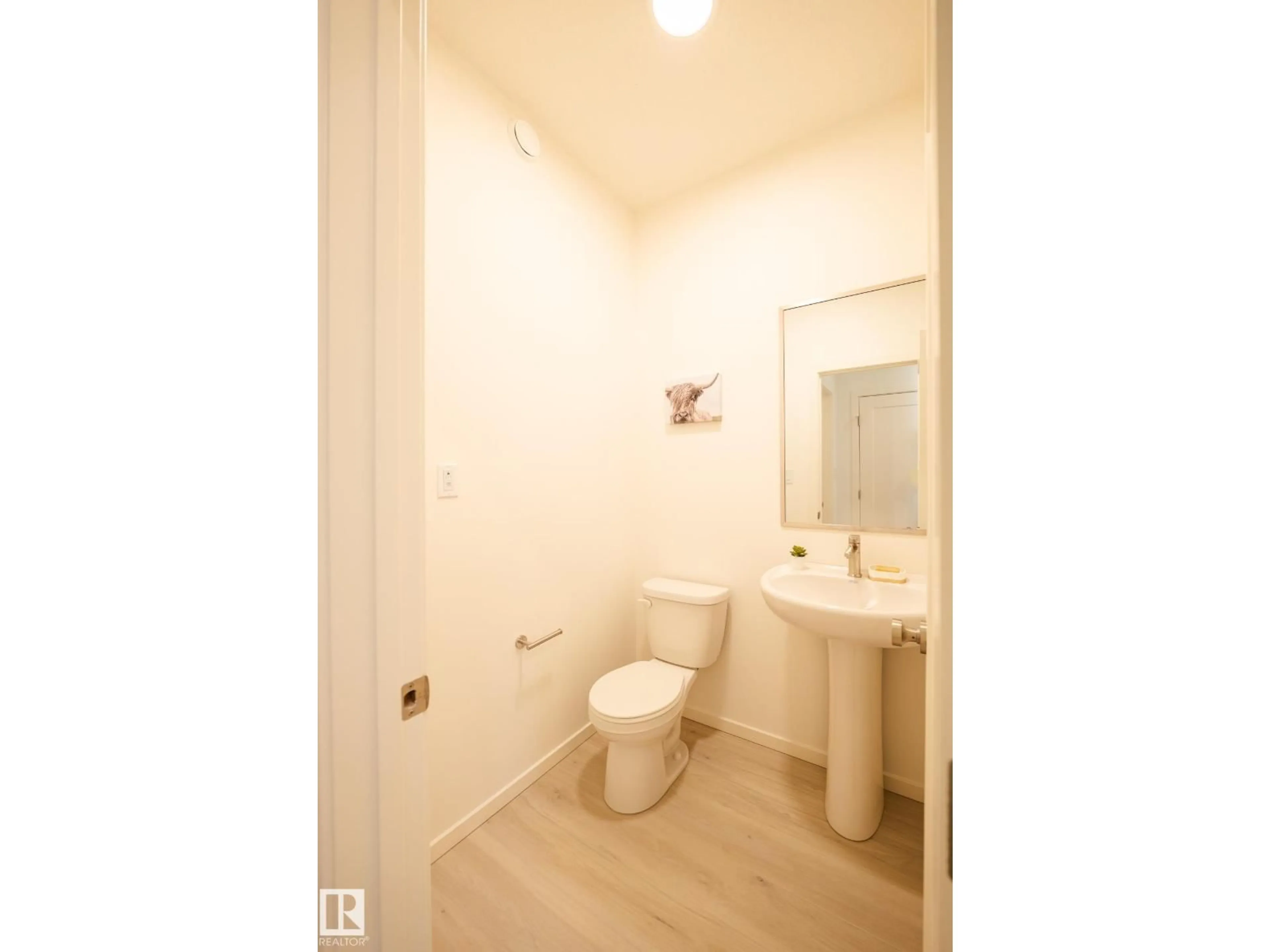 Standard bathroom, unknown for 7705 174A AV, Edmonton Alberta T5Z0W5