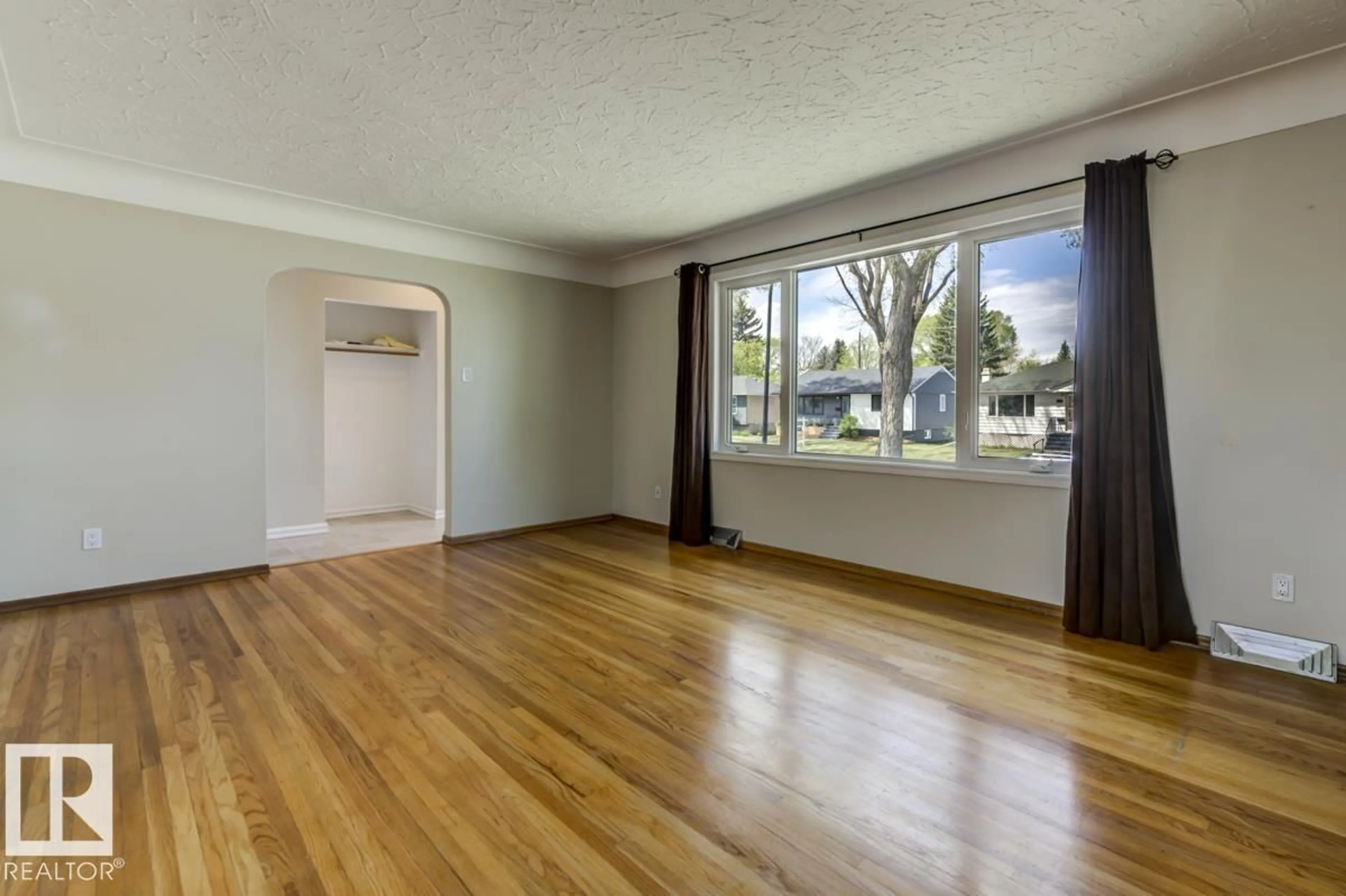 A pic of a room for 8511 64 AV, Edmonton Alberta T6E0H1