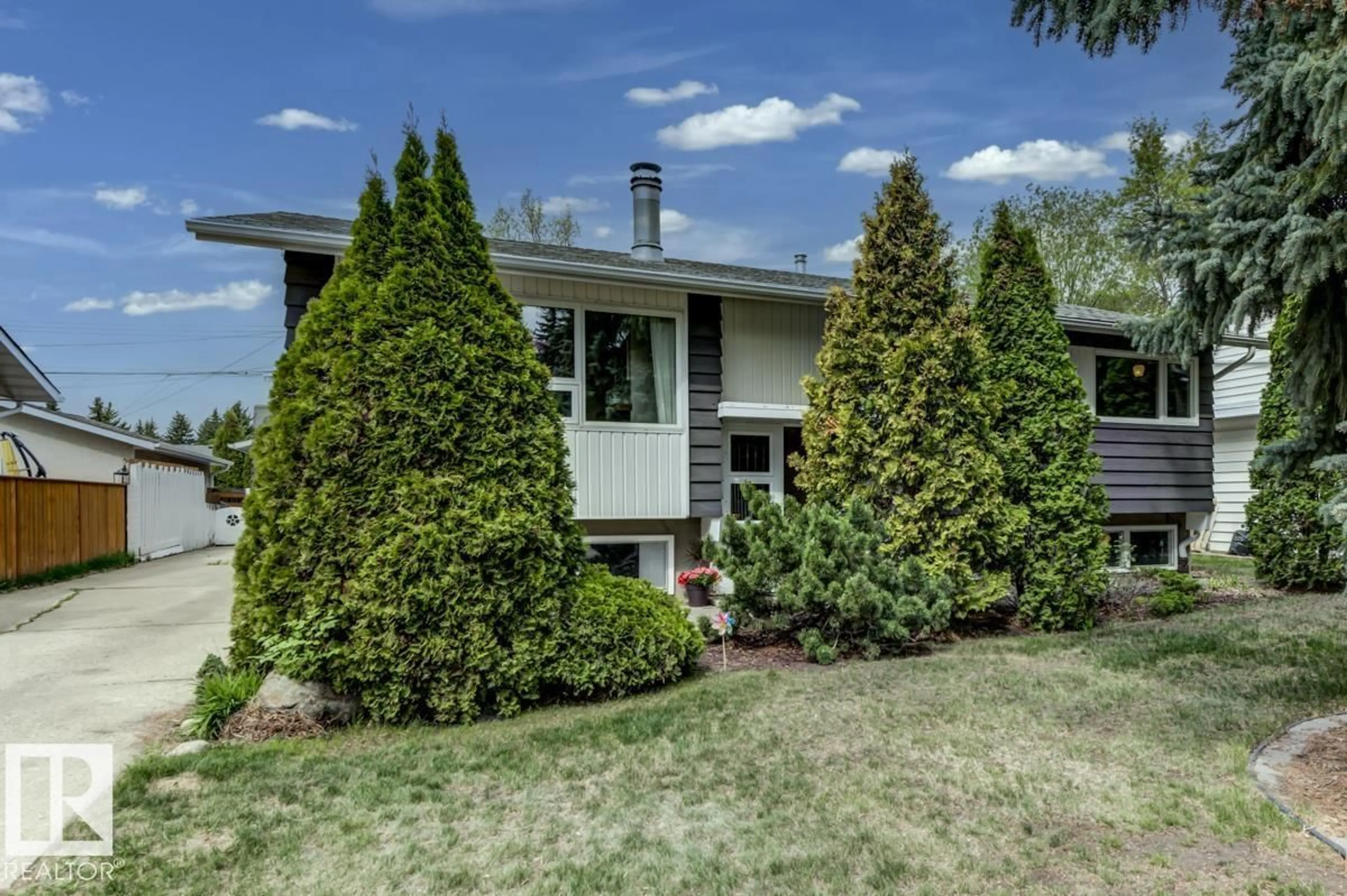 Home with vinyl exterior material, street for NW - 4024 121 ST, Edmonton Alberta T6J1Y5
