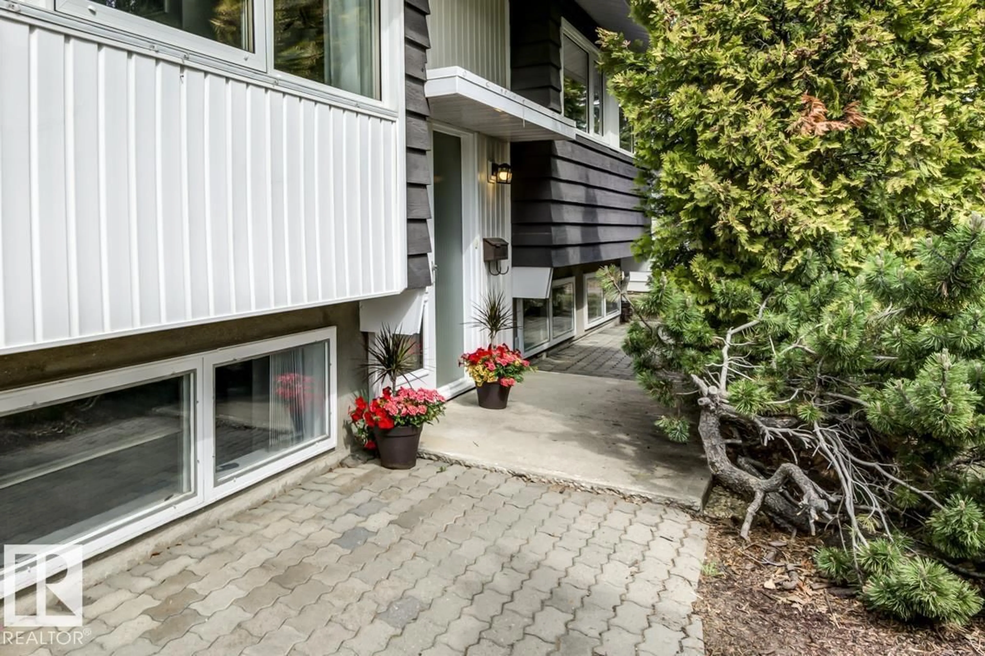 Patio, street for NW - 4024 121 ST, Edmonton Alberta T6J1Y5