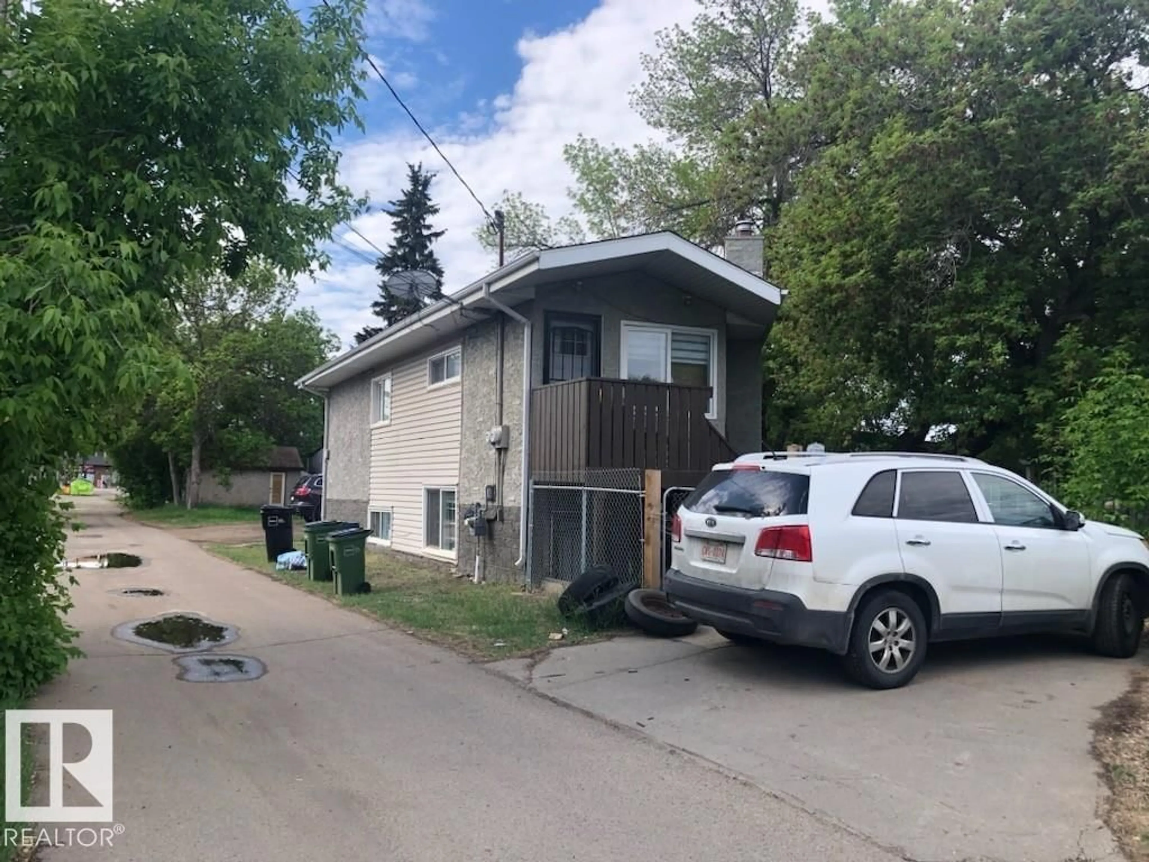 A pic from outside/outdoor area/front of a property/back of a property/a pic from drone, street for 11837 FORT RD NW, Edmonton Alberta T3J3S4