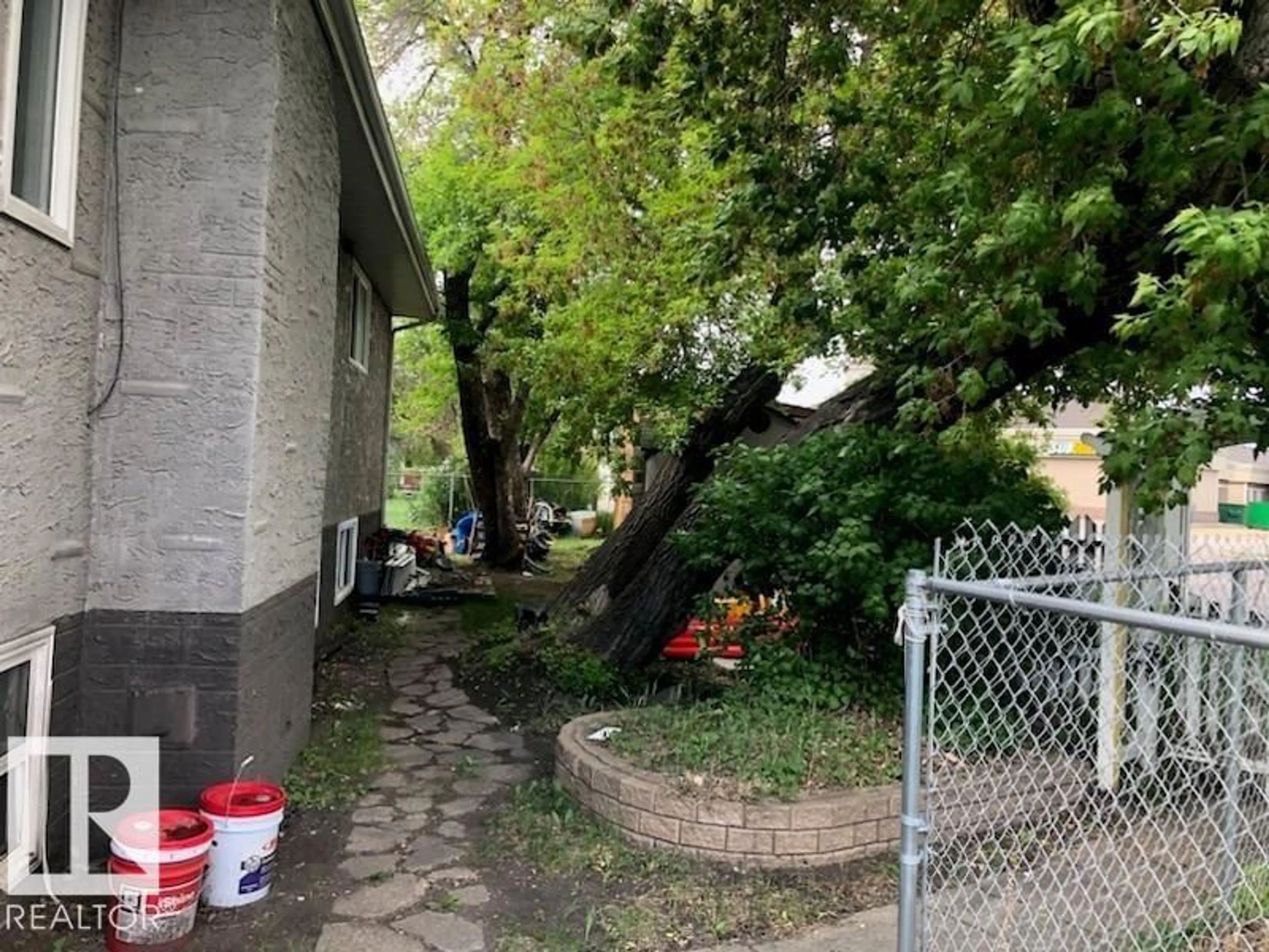 Unknown for 11837 FORT RD NW, Edmonton Alberta T3J3S4