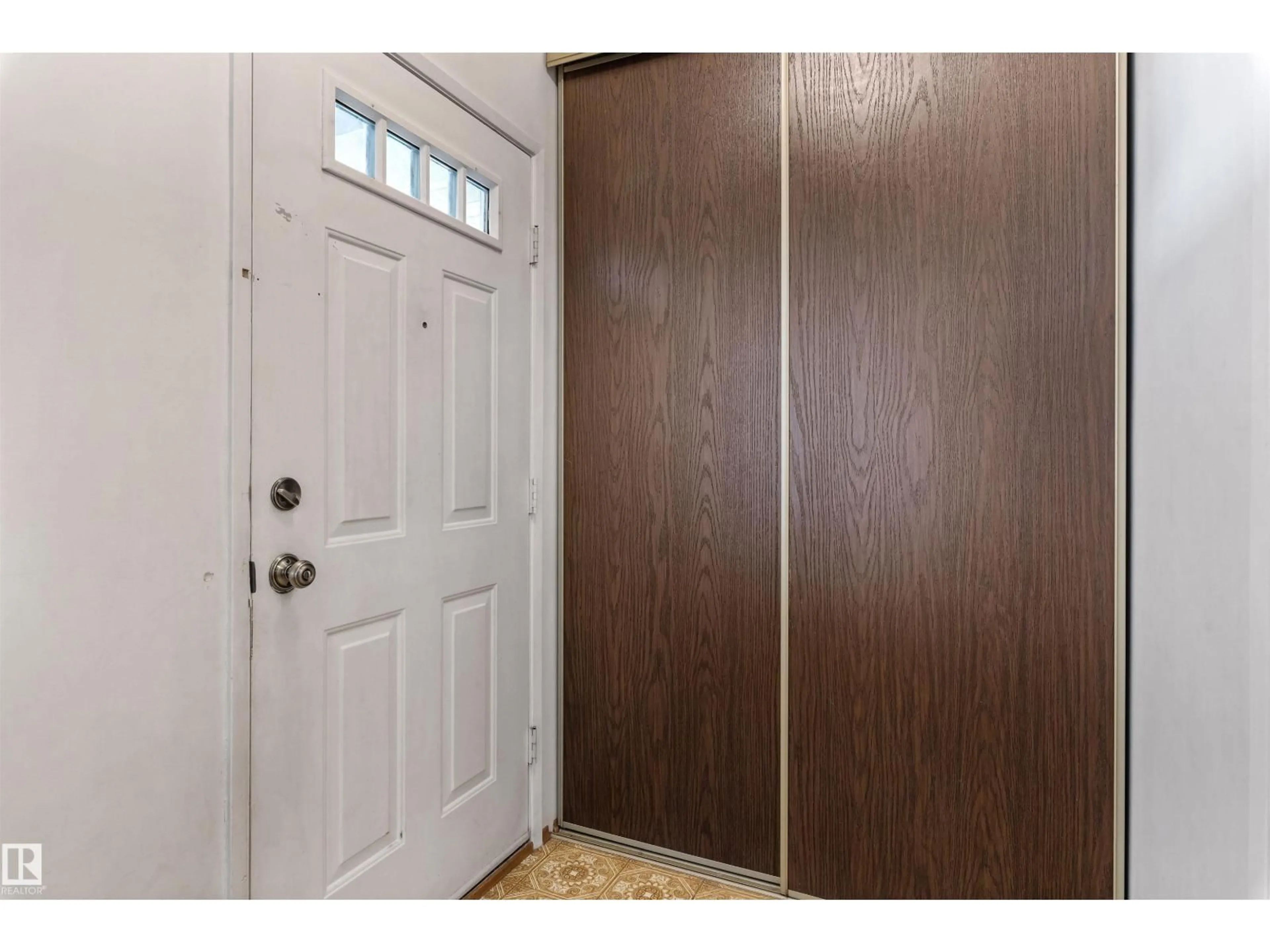 Indoor entryway for 17912 77 AV, Edmonton Alberta T5T2S2