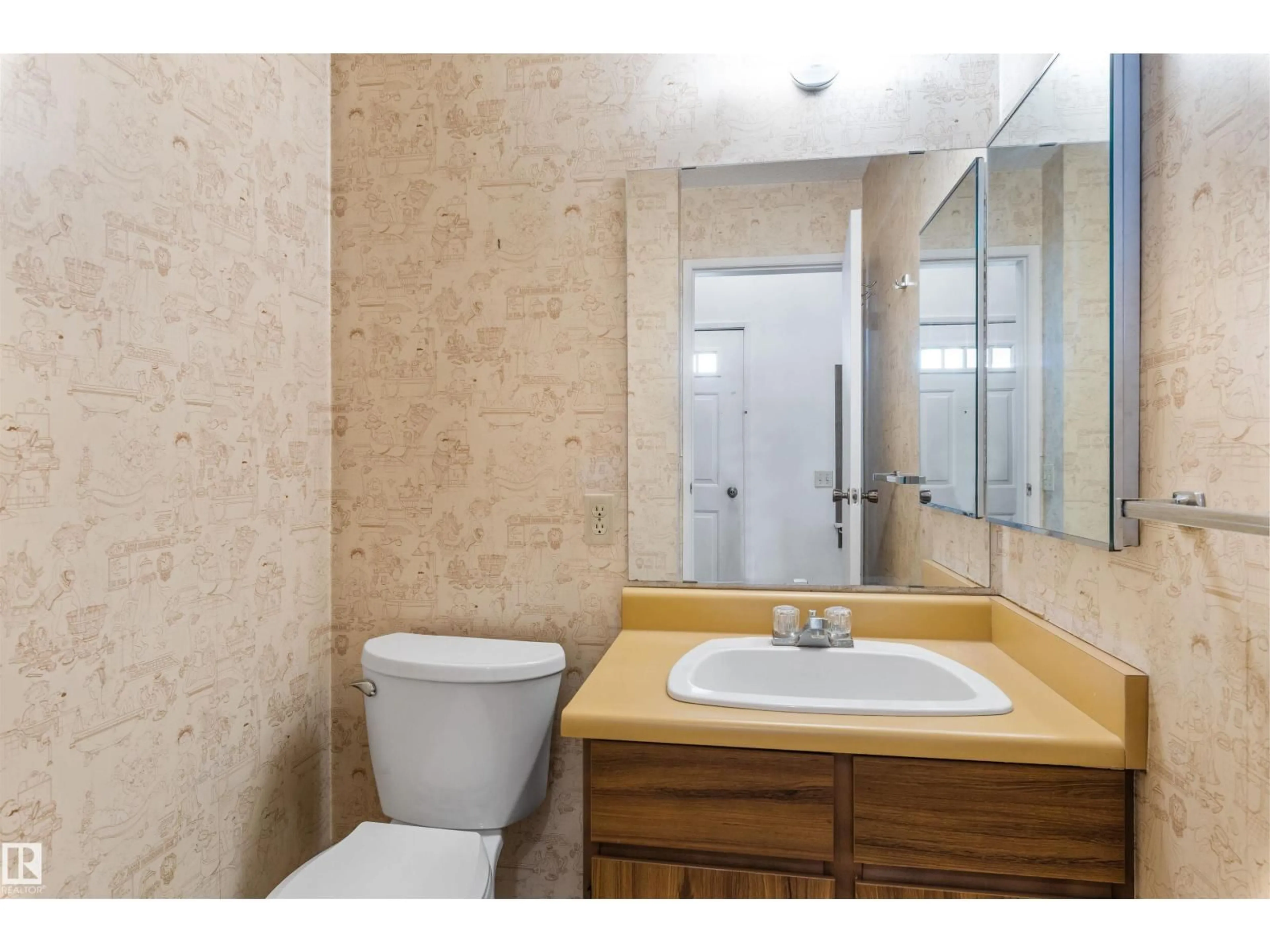 Standard bathroom, ceramic/tile floor for 17912 77 AV, Edmonton Alberta T5T2S2