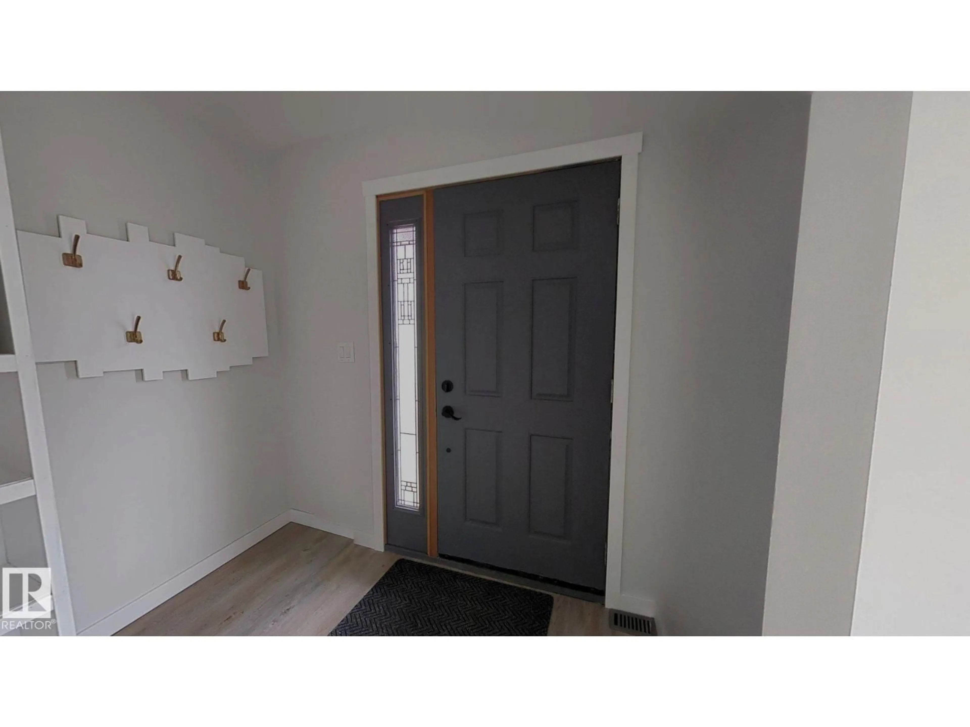 Indoor entryway for 703 GRANDIN DR, Morinville Alberta T8R1K2