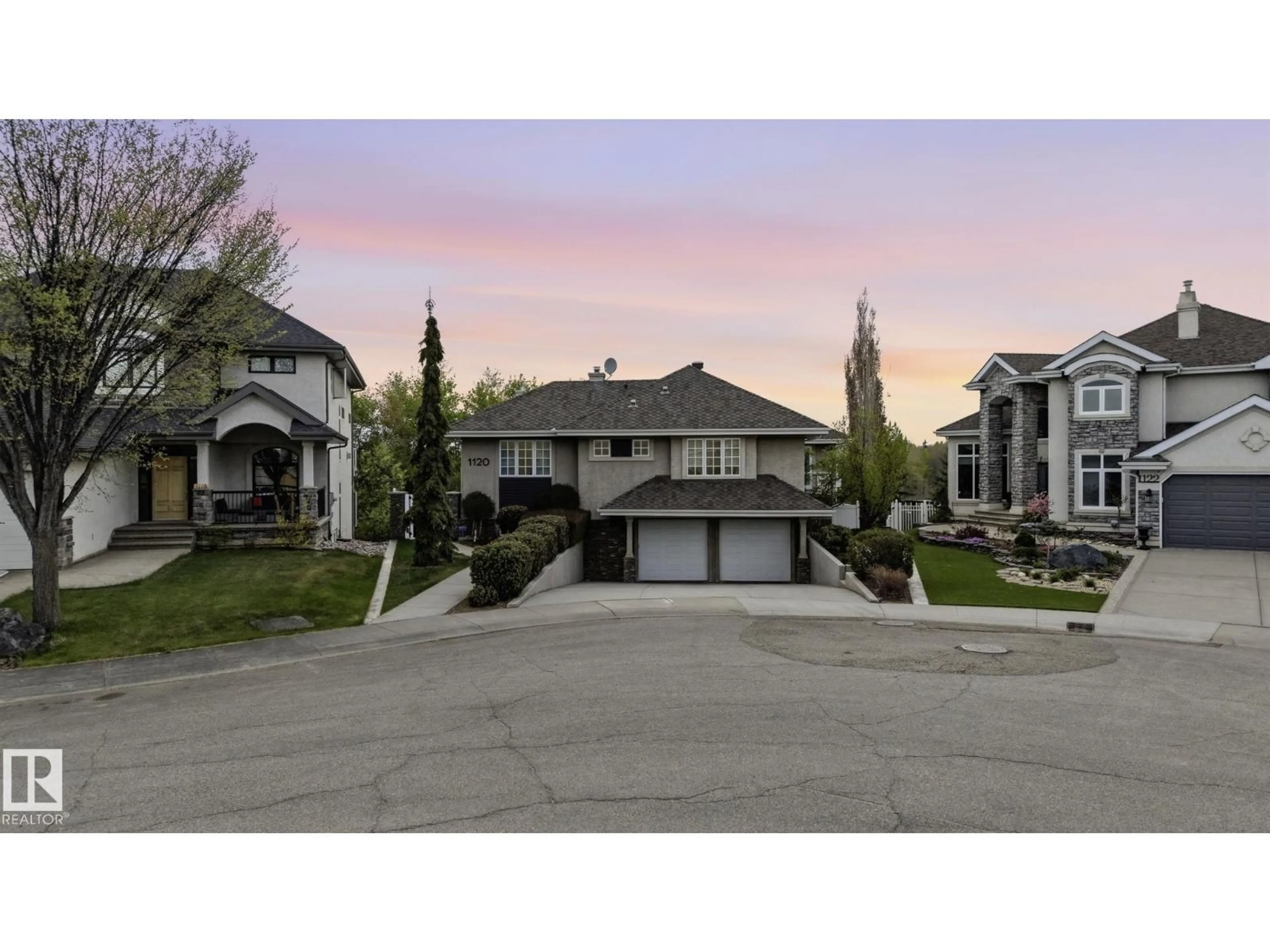 A pic from outside/outdoor area/front of a property/back of a property/a pic from drone, street for 1120 TWIN BROOKS PT, Edmonton Alberta T6J7J1