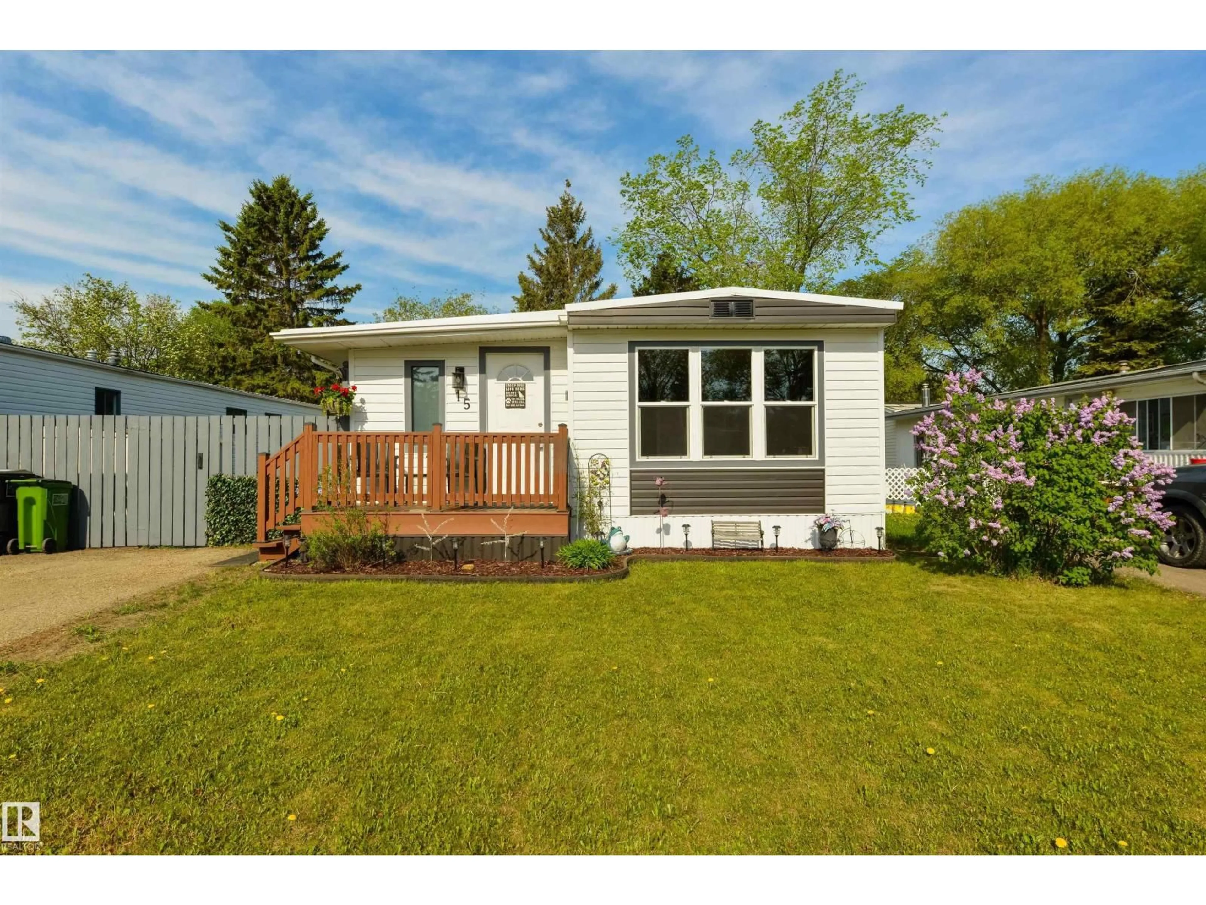 Home with vinyl exterior material, street for 15 POST RD, Edmonton Alberta T6P1E5