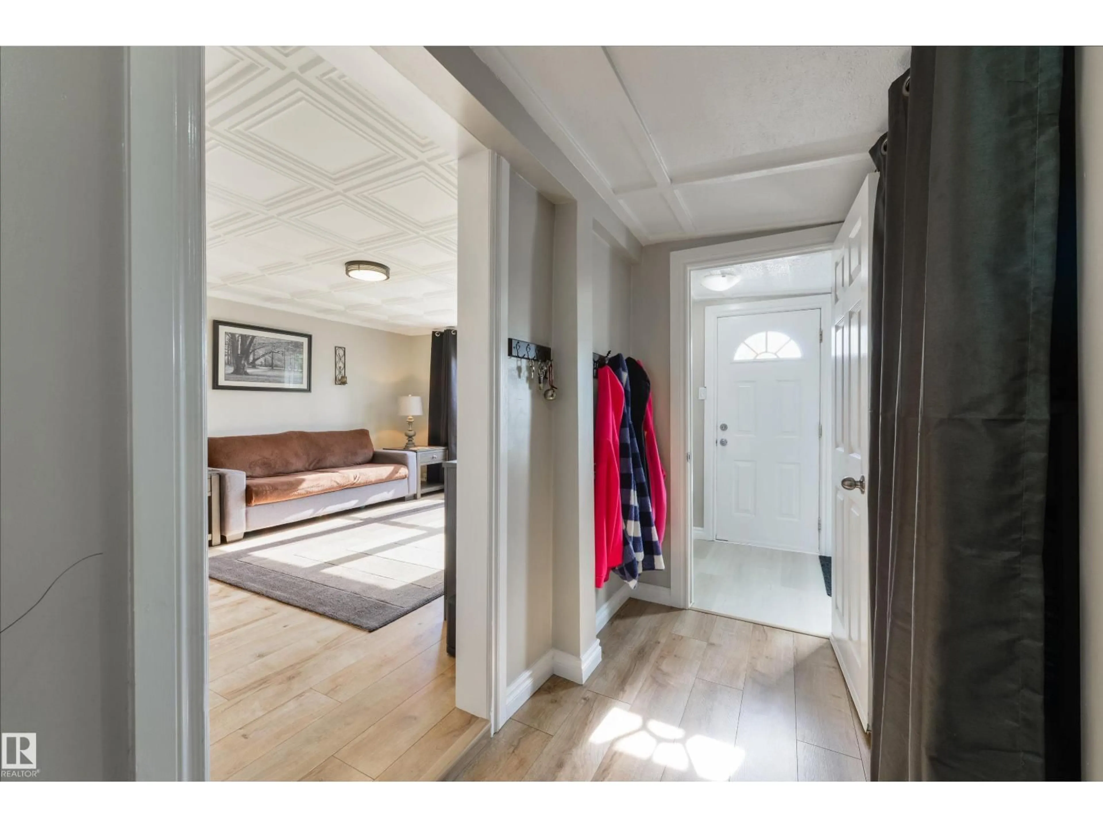 Indoor entryway for 15 POST RD, Edmonton Alberta T6P1E5
