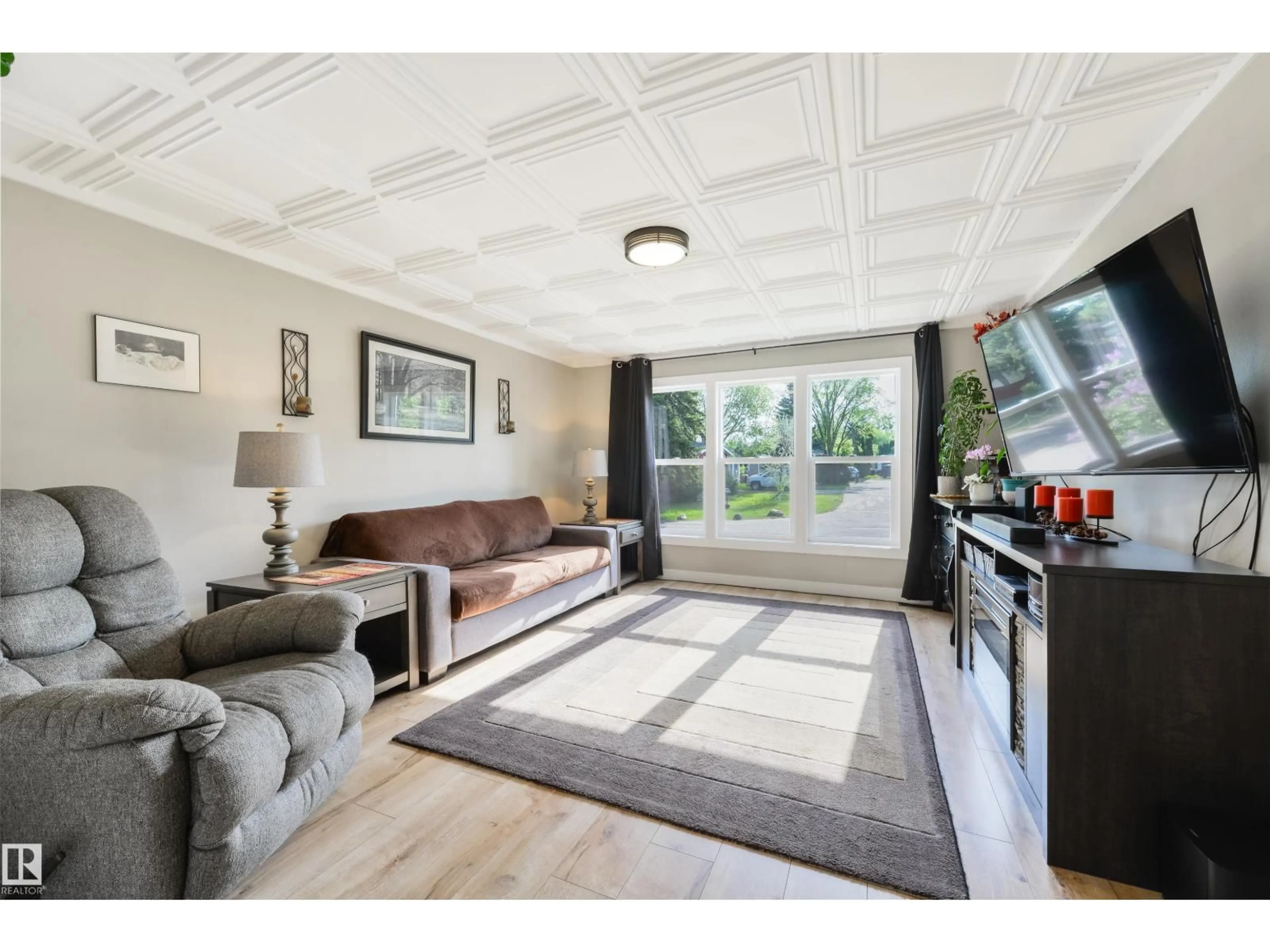 Living room with furniture, unknown for 15 POST RD, Edmonton Alberta T6P1E5