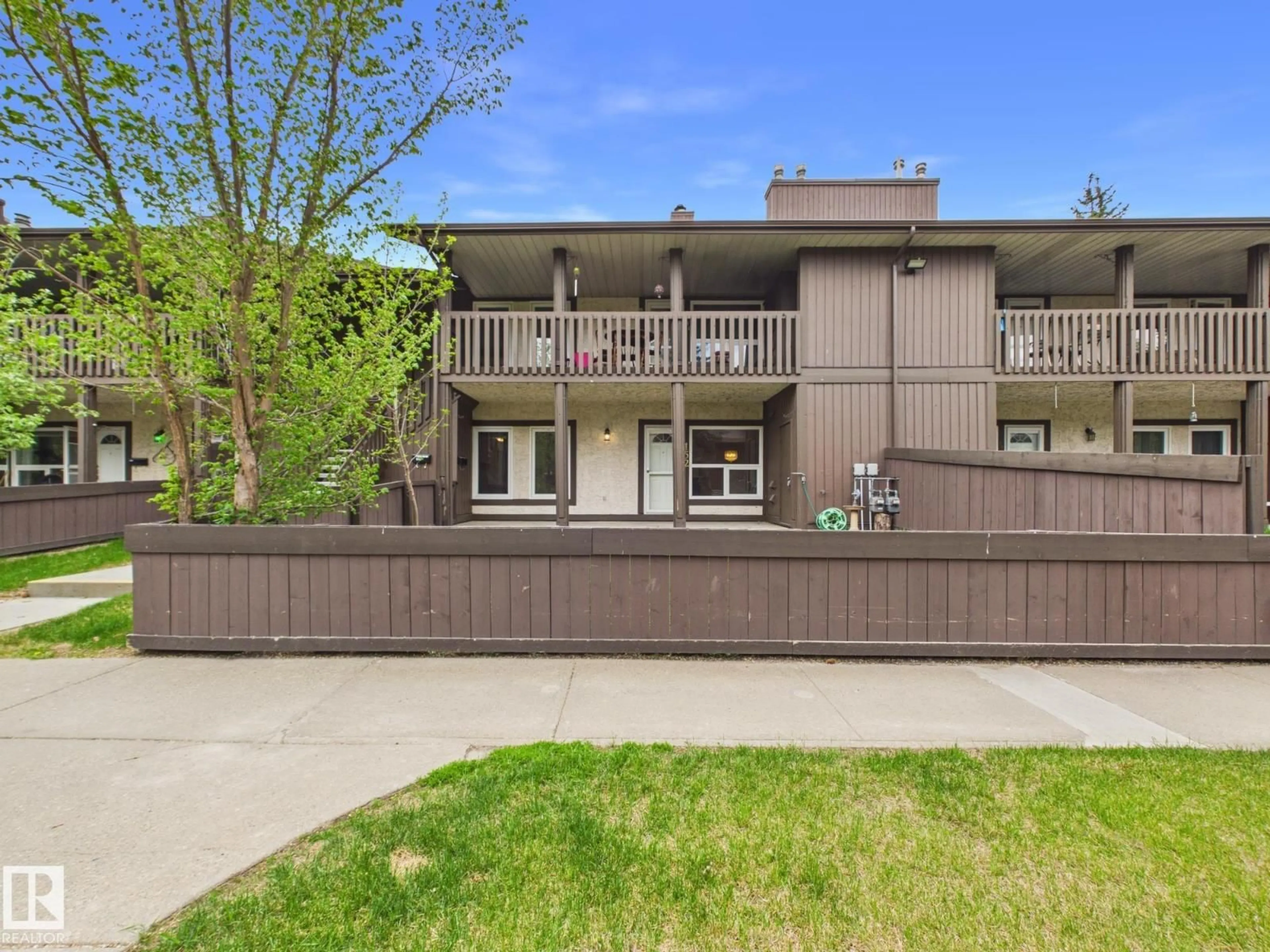 Patio, unknown for 152 SURREY GARDENS NW, Edmonton Alberta T5T1Z3