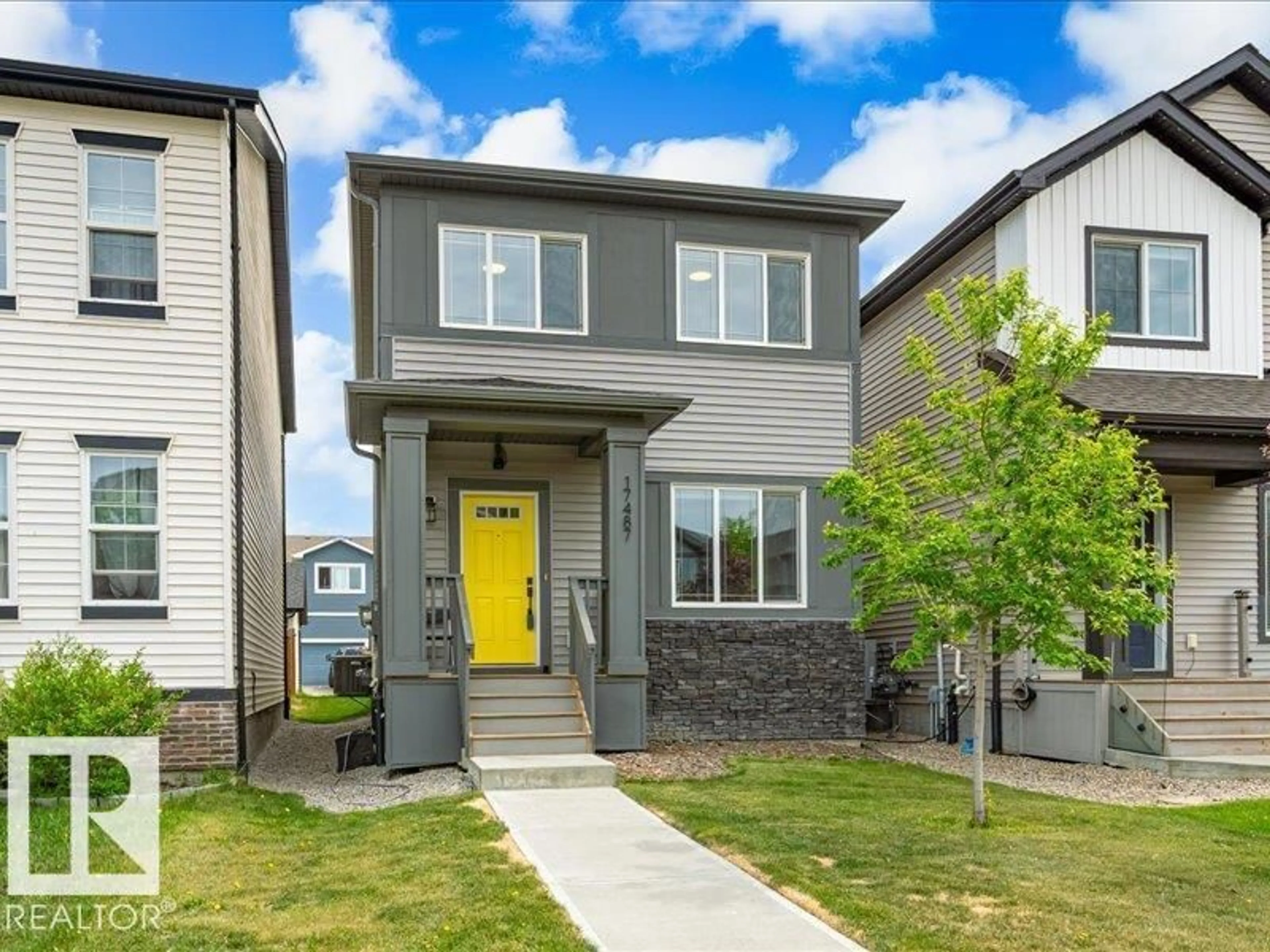 Home with vinyl exterior material, street for NW - 17487 77 ST, Edmonton Alberta T5Z0R4