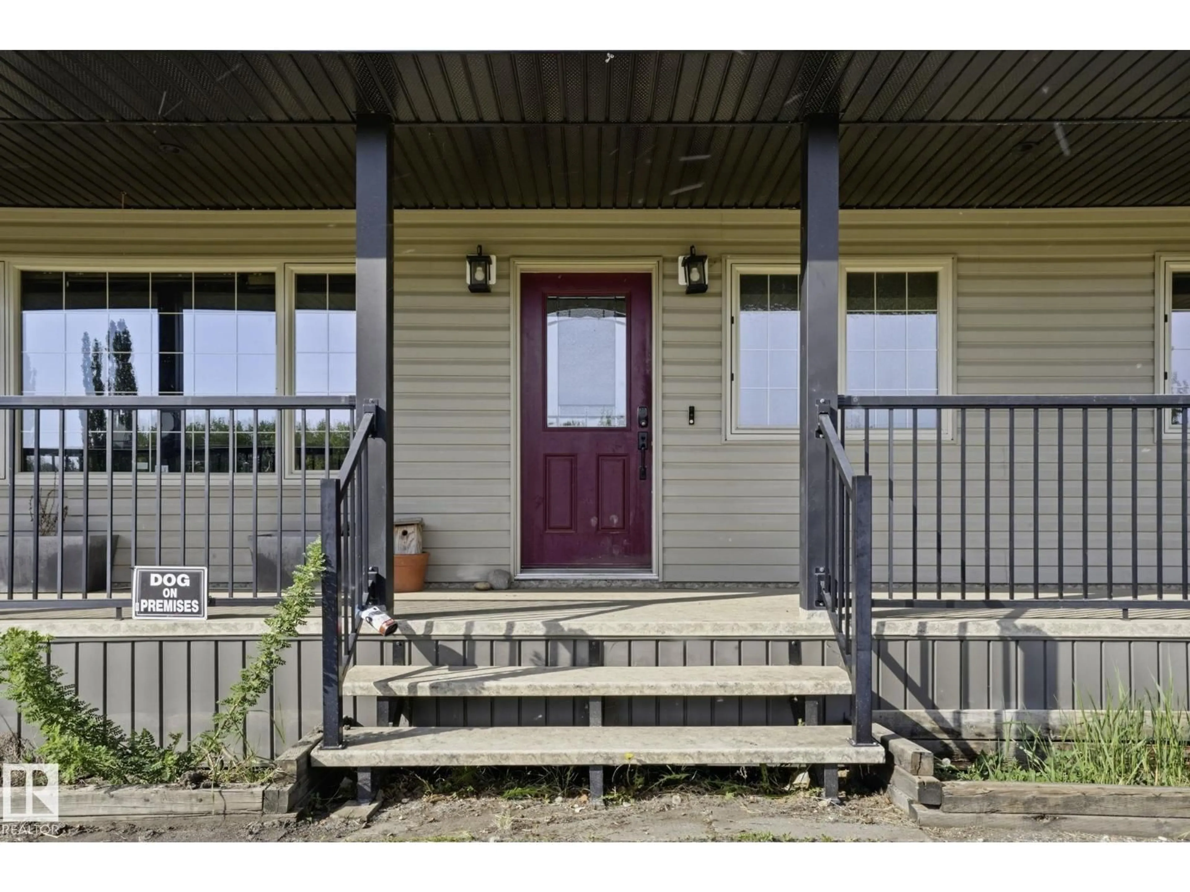 Indoor entryway for 10 1319 TWP RD 510, Rural Parkland County Alberta T7Y2N2