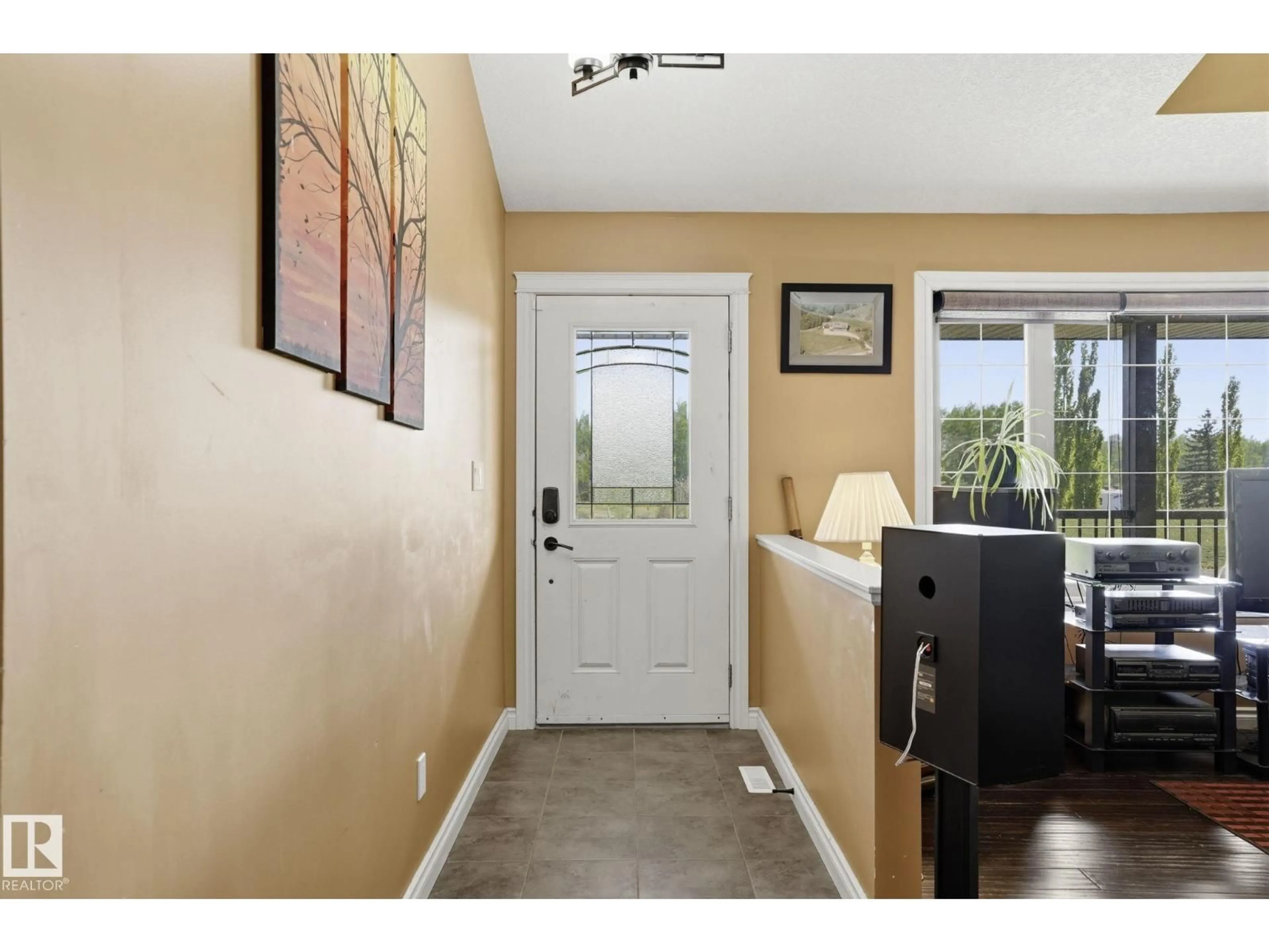 Indoor entryway for 10 1319 TWP RD 510, Rural Parkland County Alberta T7Y2N2