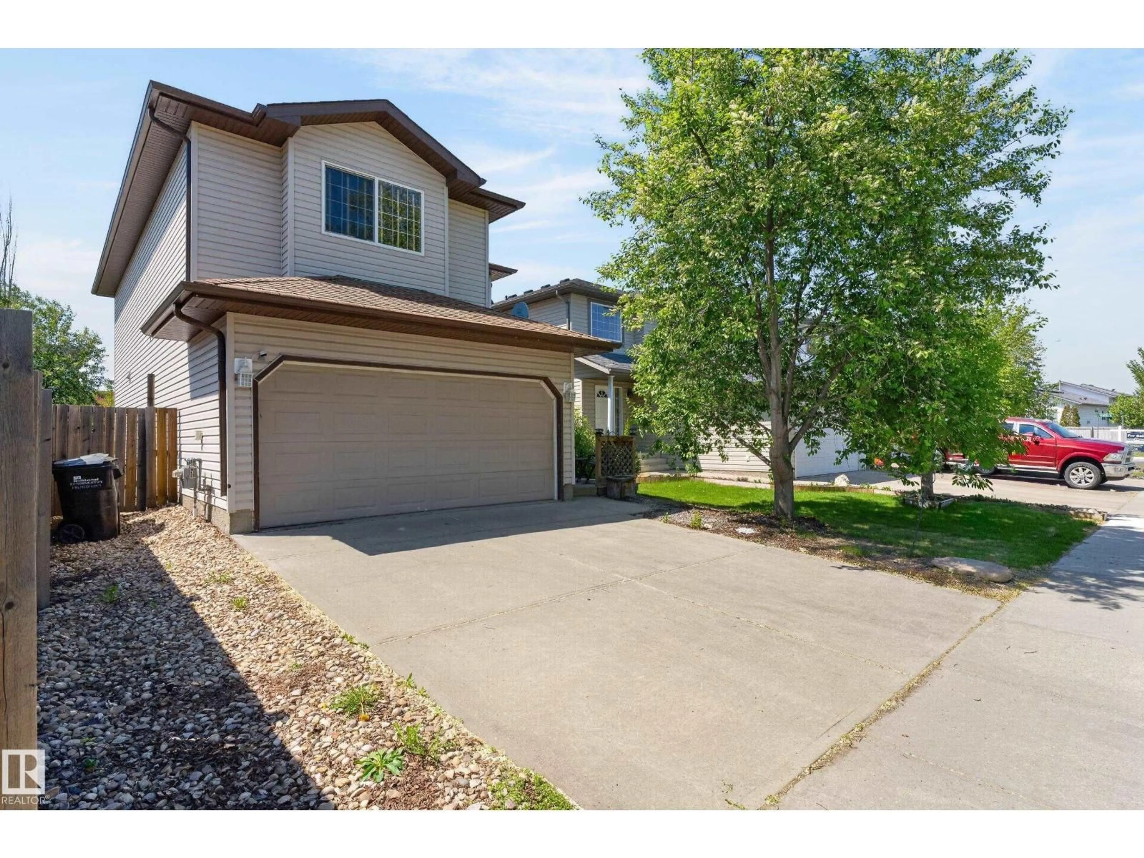 Home with vinyl exterior material, street for 988 REGENCY DR, Sherwood Park Alberta T8A2H4