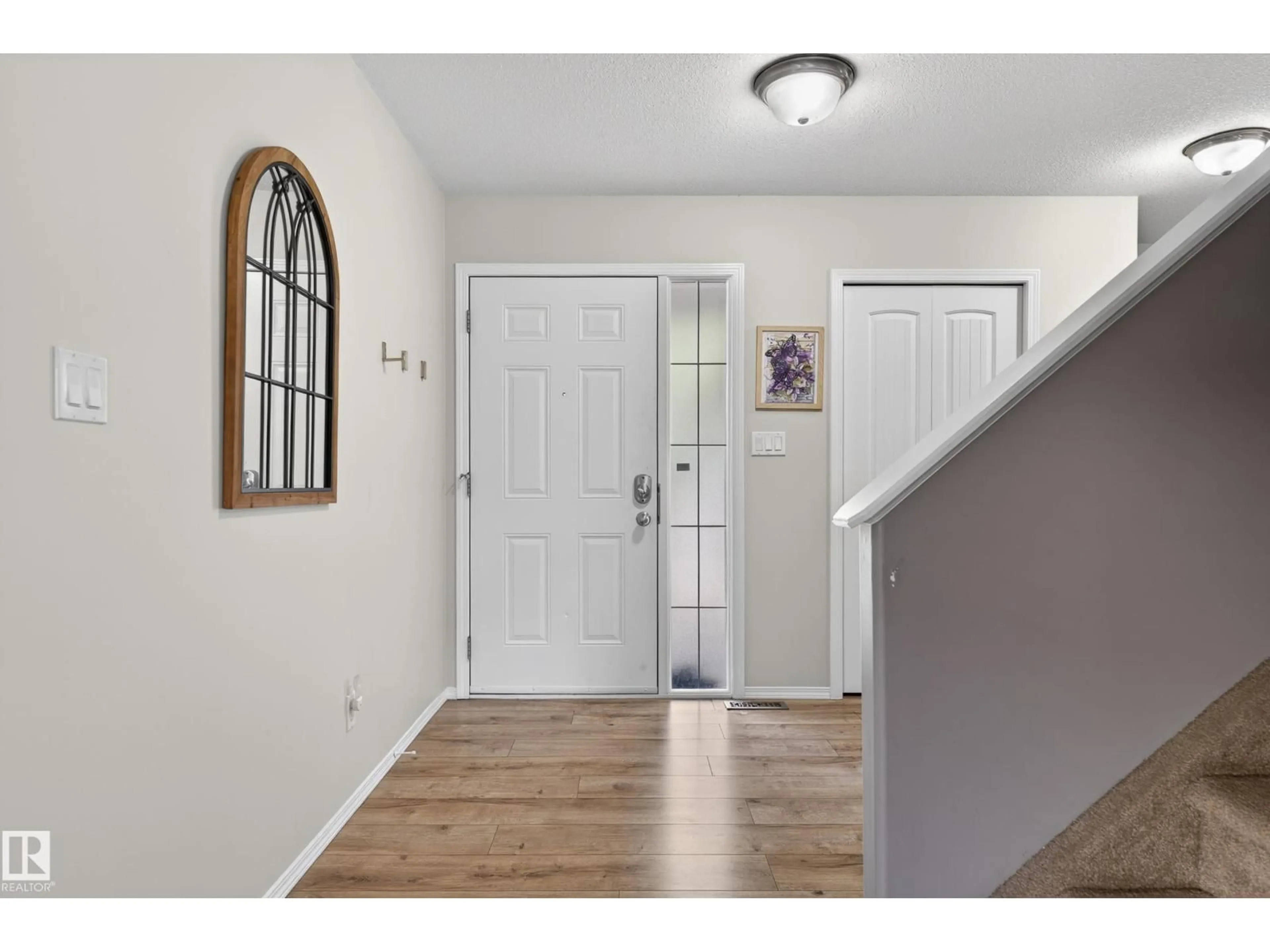 Indoor entryway for 988 REGENCY DR, Sherwood Park Alberta T8A2H4