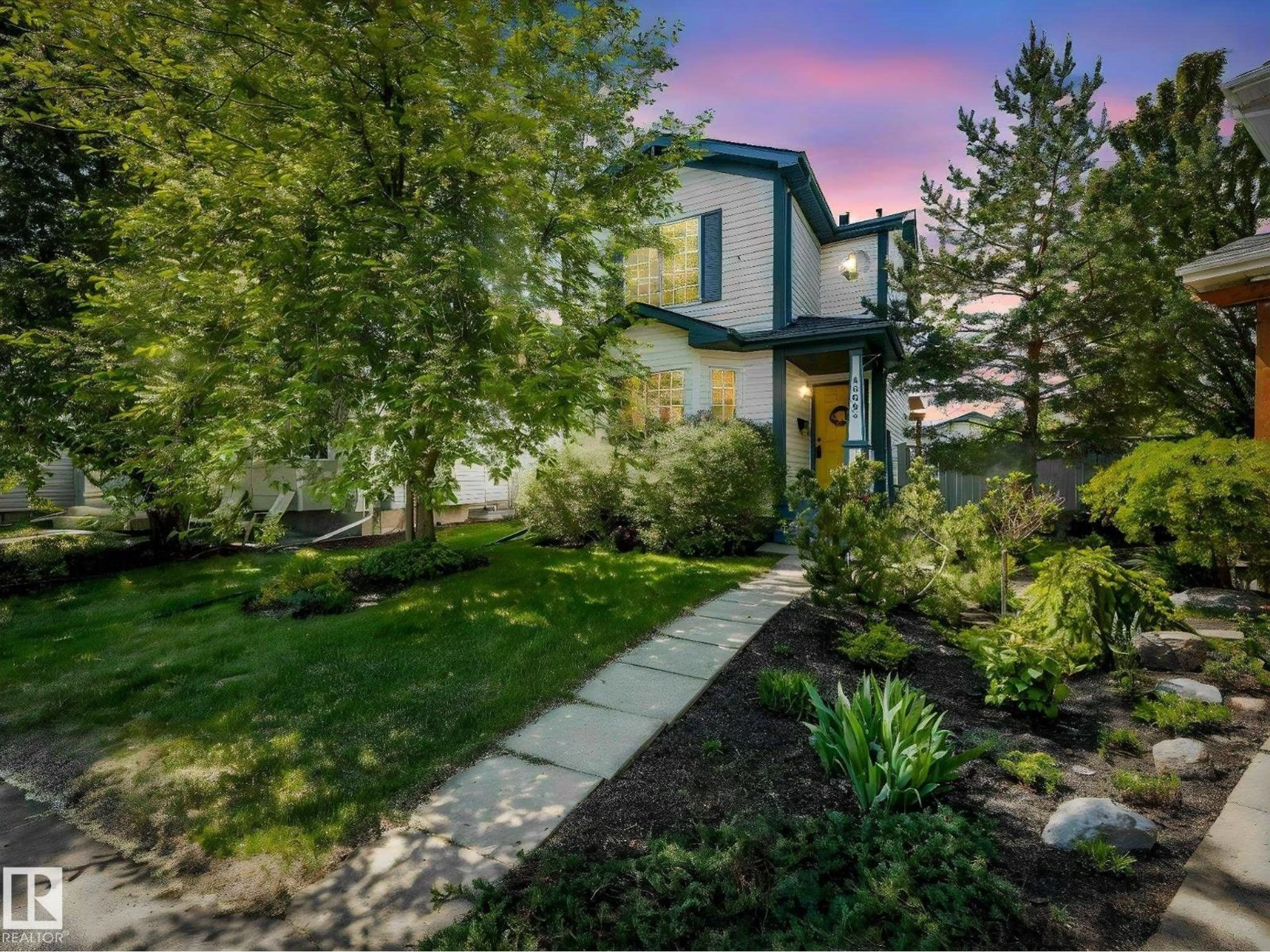 A pic from outside/outdoor area/front of a property/back of a property/a pic from drone, street for 15052 133 ST NW, Edmonton Alberta T6V1K9