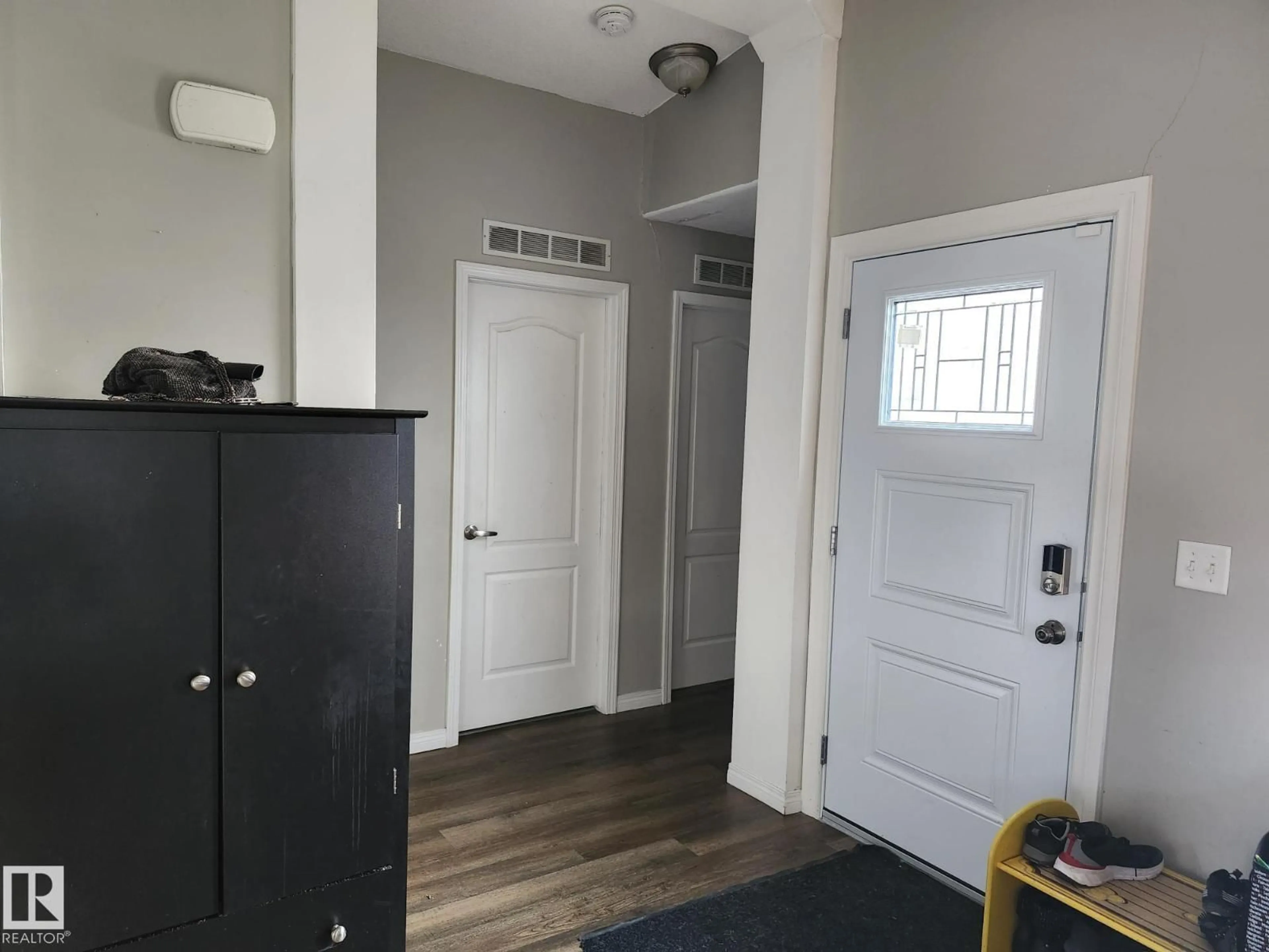 Indoor entryway for 5273 50 ST, Mayerthorpe Alberta T0E1N0