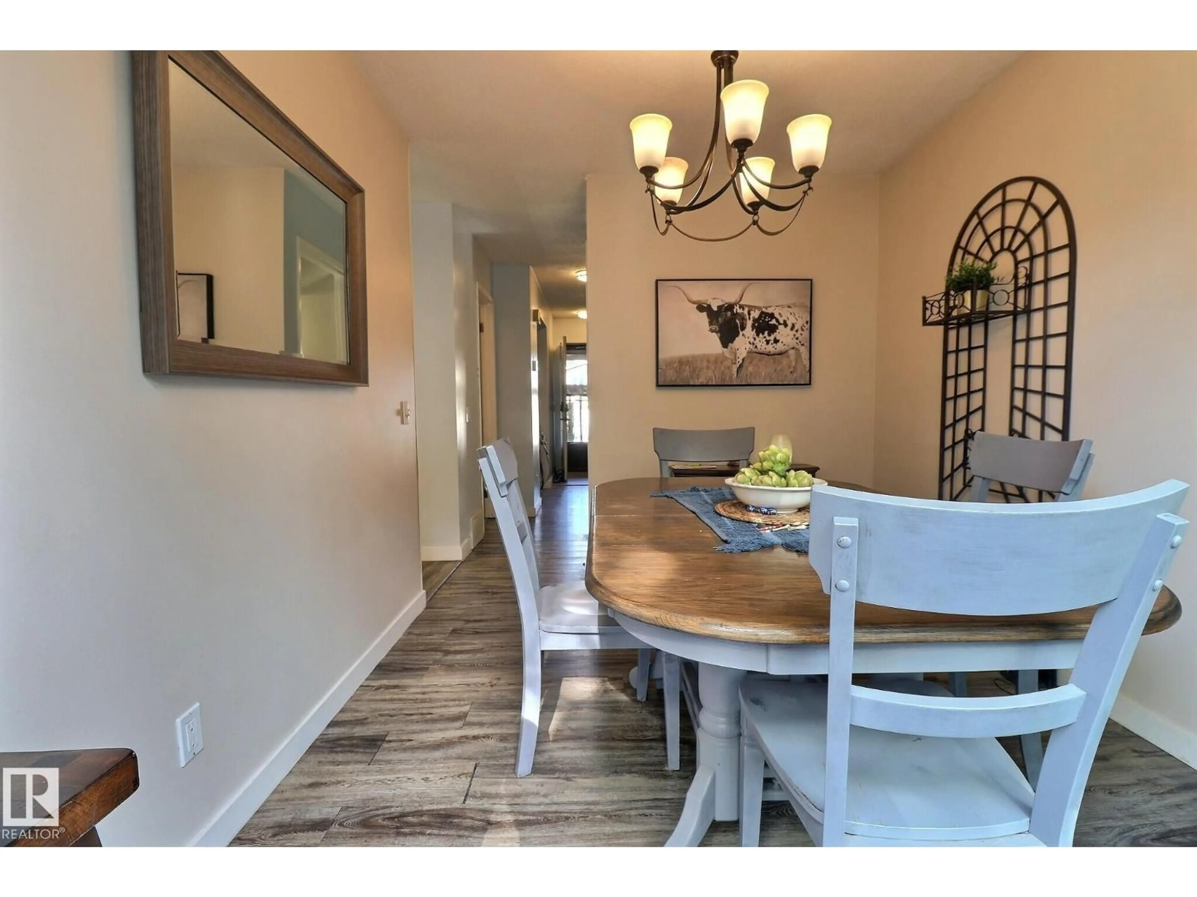 Dining room, unknown for 5315 39 AV, Edmonton Alberta T6L1P3