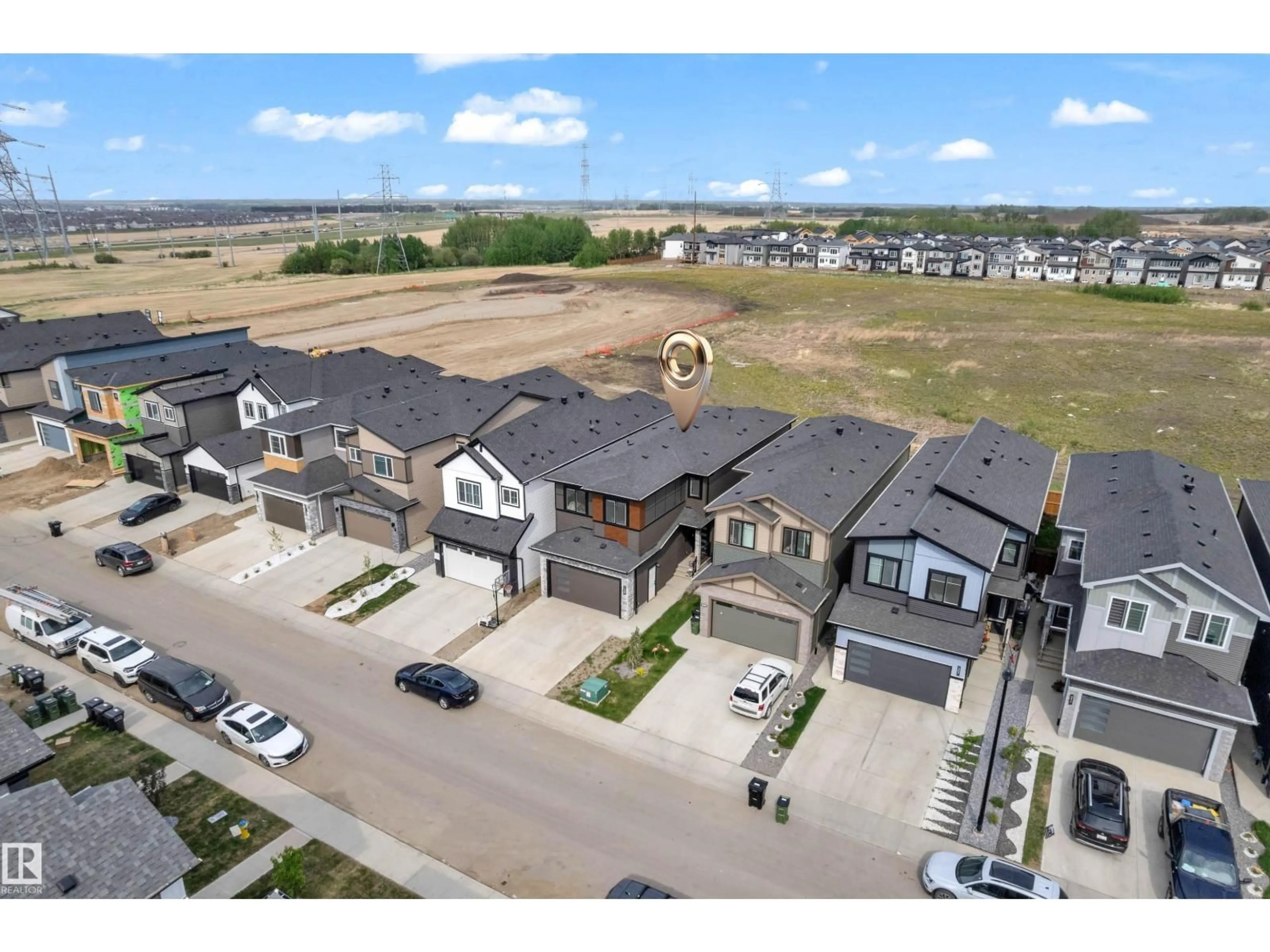A pic from outside/outdoor area/front of a property/back of a property/a pic from drone, street for SW - 139 28 ST, Edmonton Alberta T6X1A7