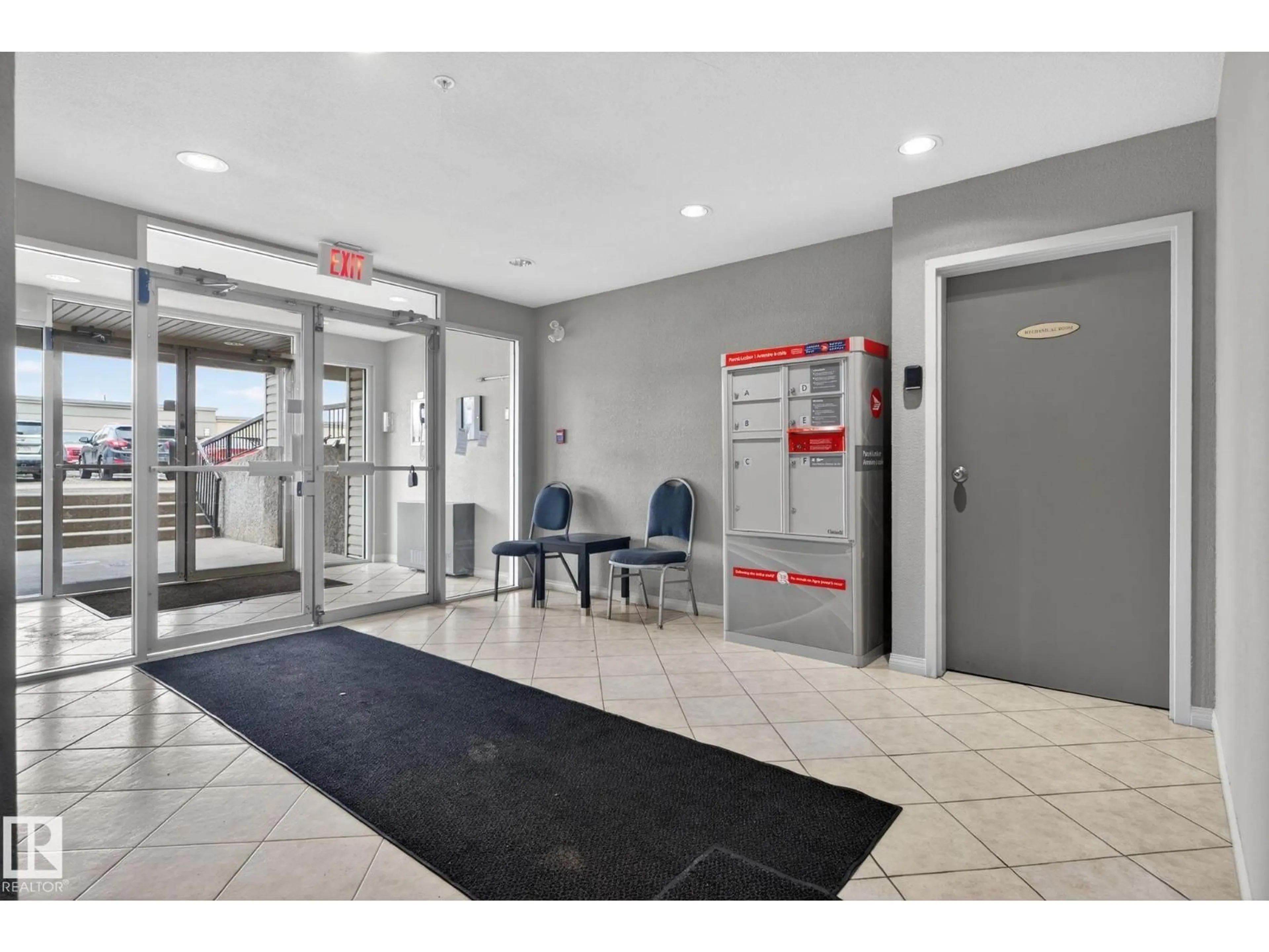 Indoor foyer for 423 2430 GUARDIAN RD NW, Edmonton Alberta T5T6X9