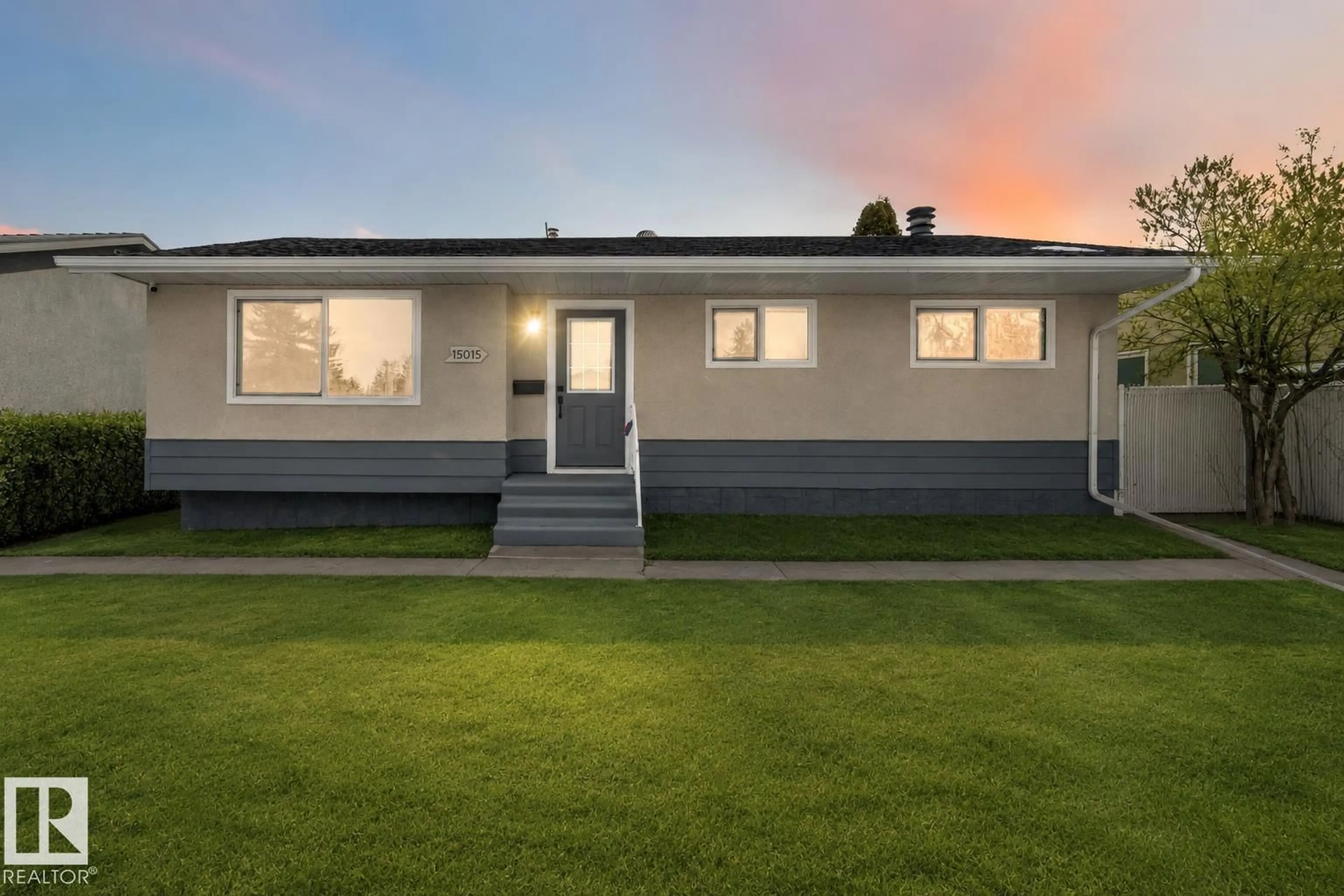Home with vinyl exterior material, street for NW - 15015 95 ST, Edmonton Alberta T5E3Z3