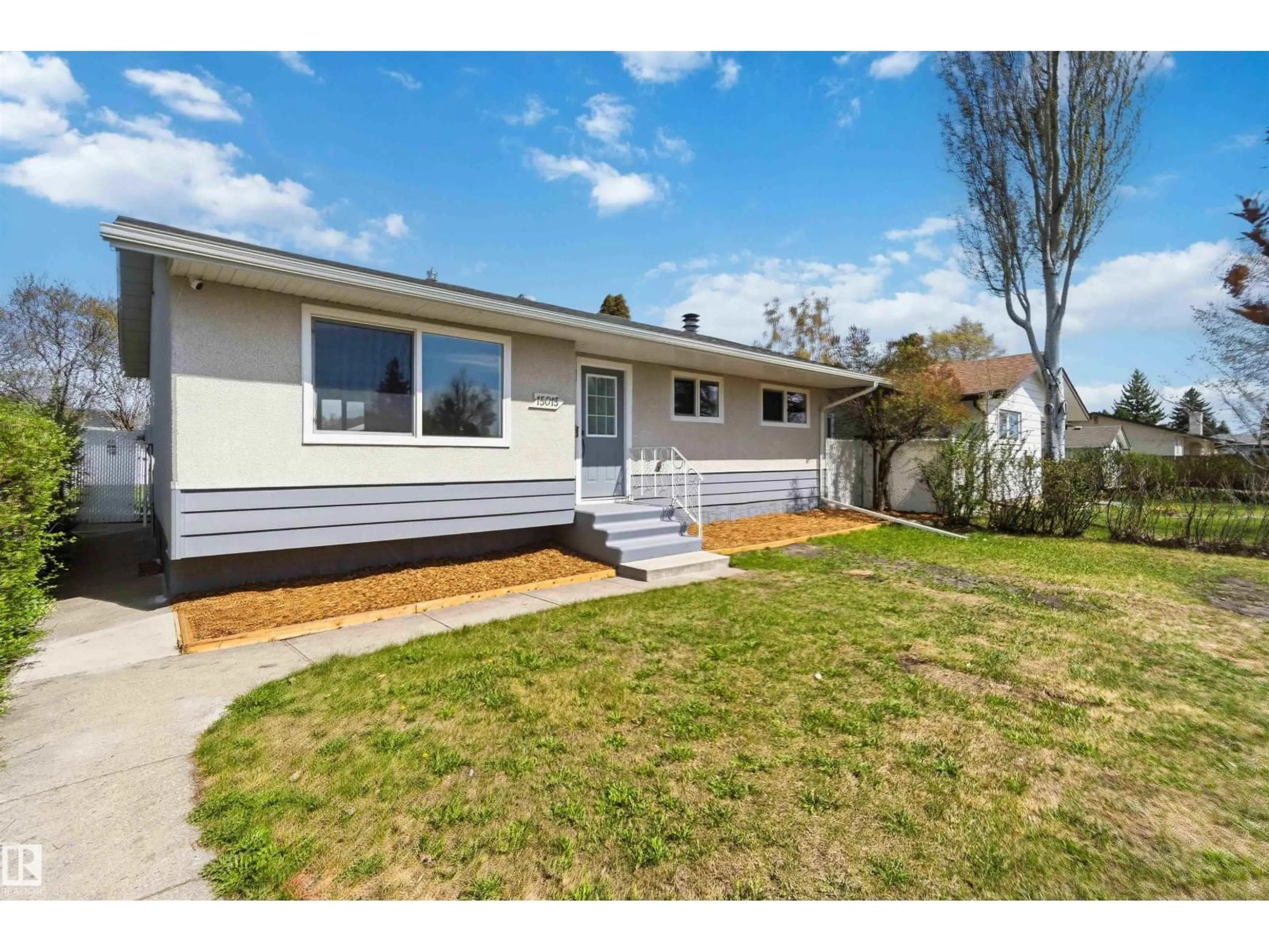 Home with vinyl exterior material, street for NW - 15015 95 ST, Edmonton Alberta T5E3Z3