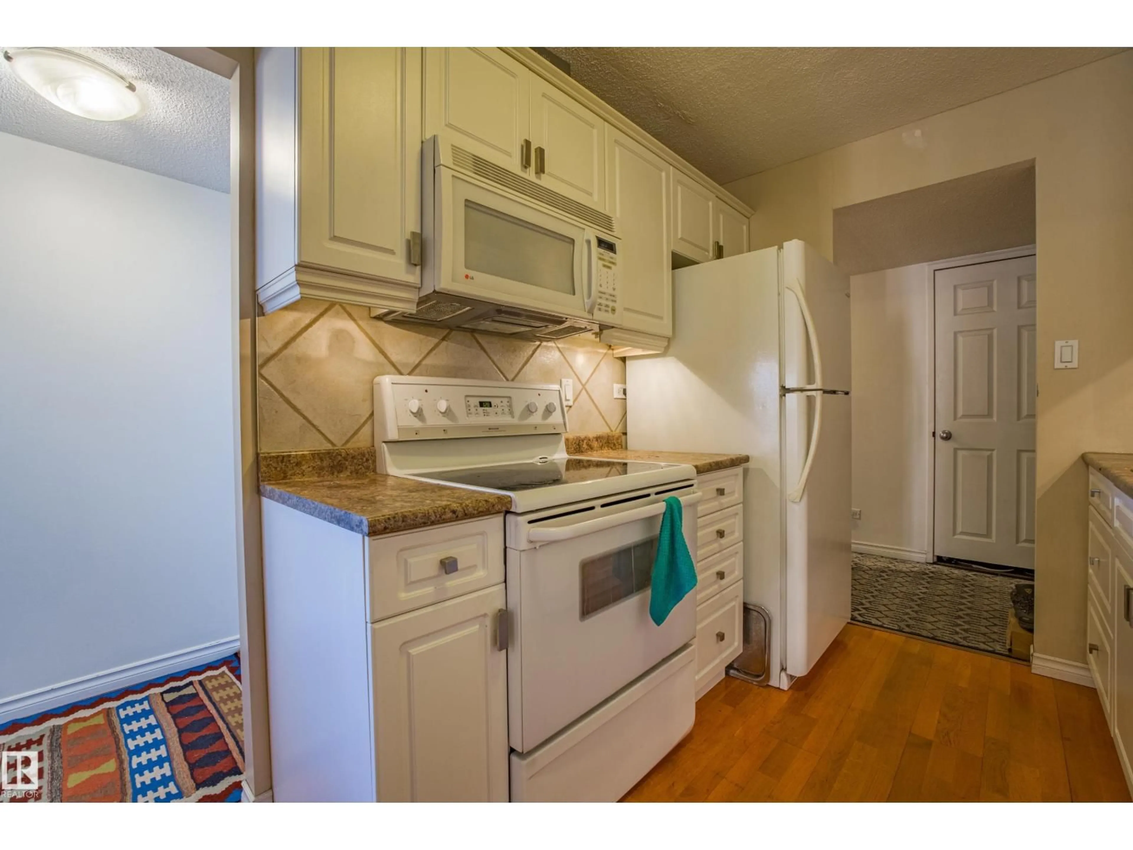 Standard kitchen, unknown for 1703 JASPER AV NW, Edmonton Alberta T5N3K7