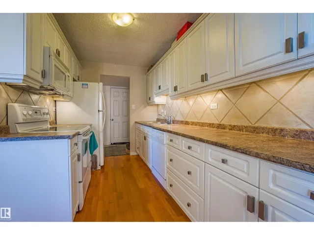 1703 JASPER AV NW, Edmonton 5