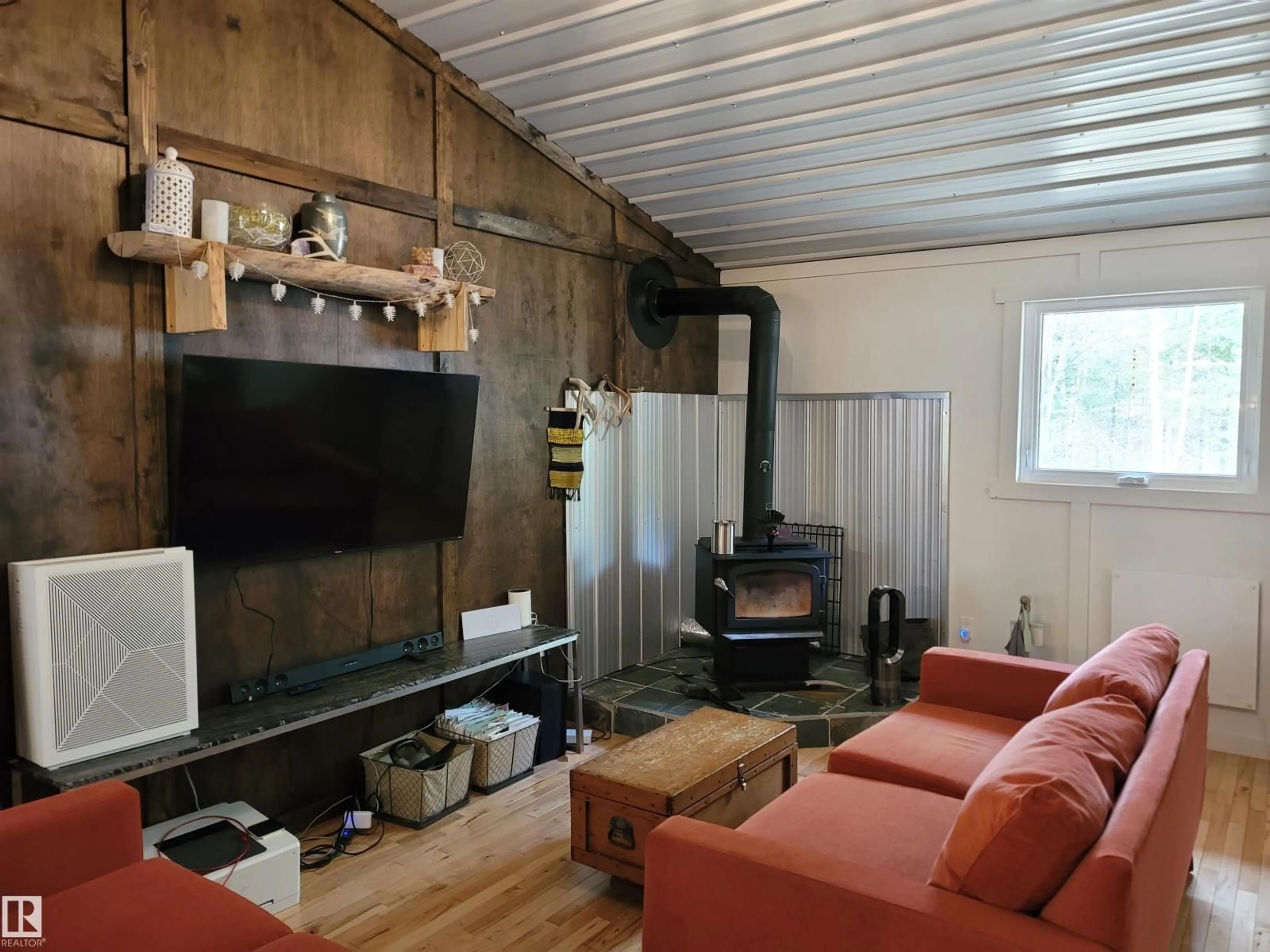 Living room with furniture, wood/laminate floor for 624072 RGE ROAD 241, Rural Athabasca County Alberta T0G1Z0