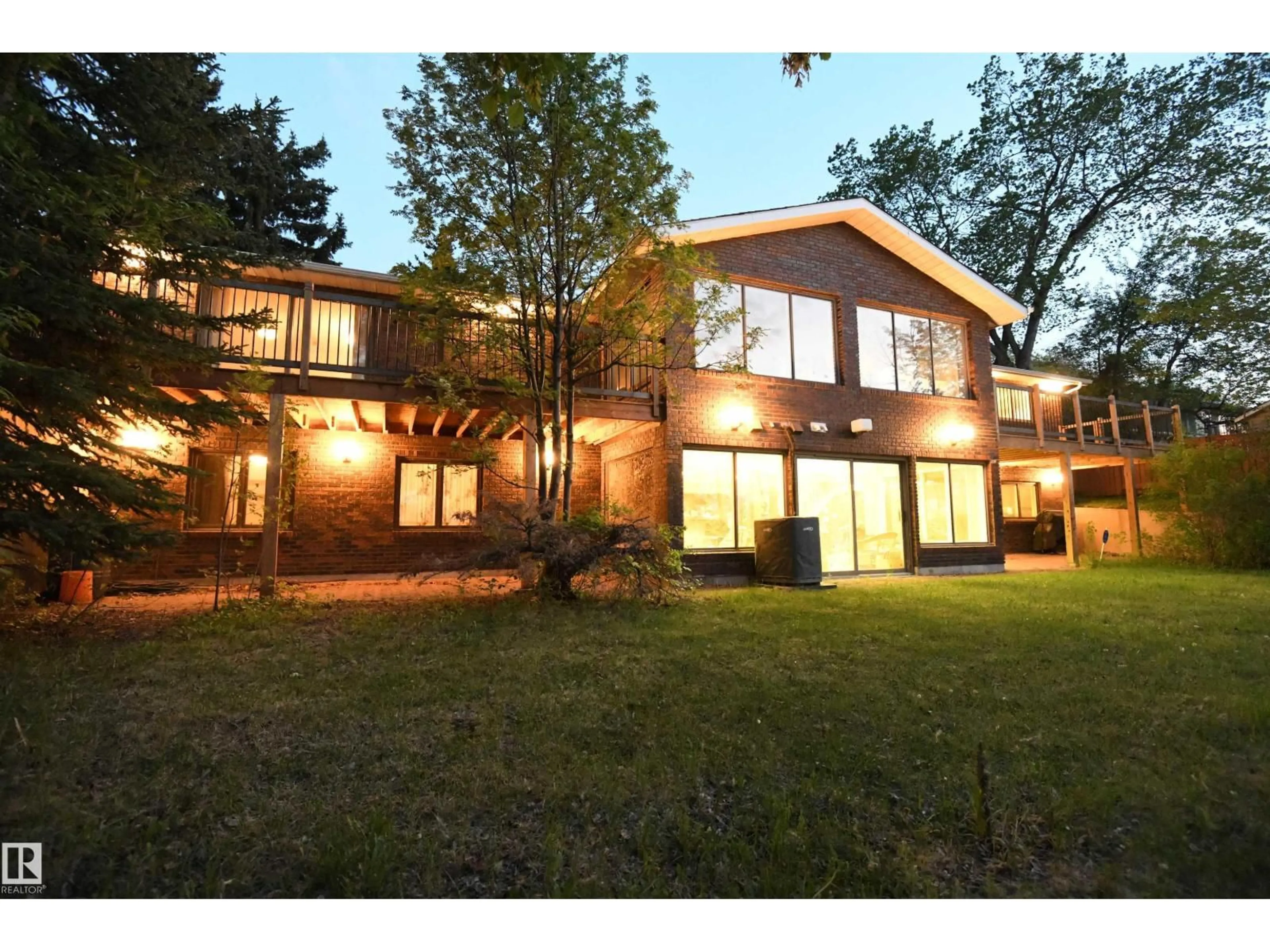 Unknown for NW - 4108 106B AV, Edmonton Alberta T6A1K8