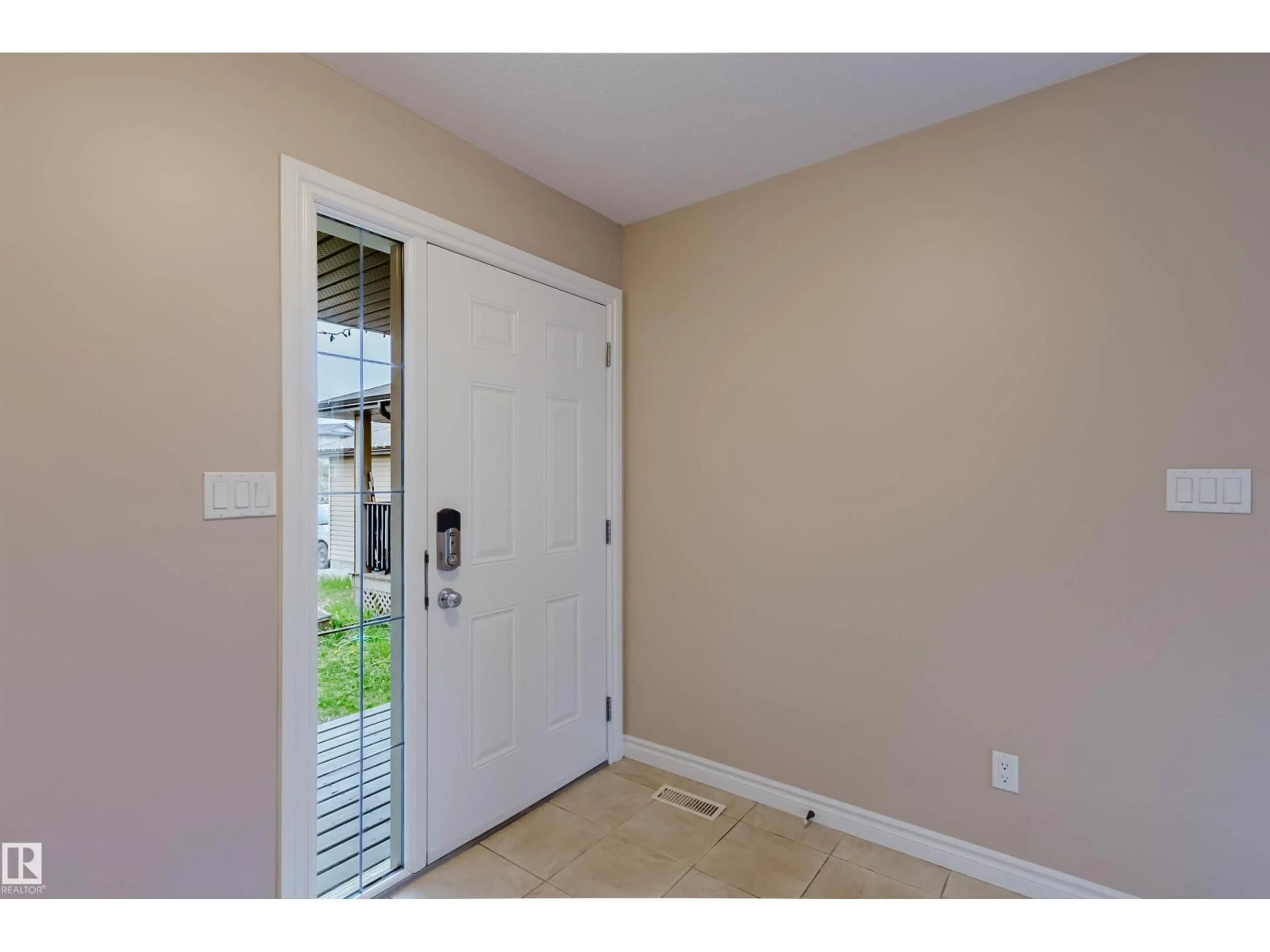 Indoor entryway for 1919 HAMMOND PL, Edmonton Alberta T6M0K3