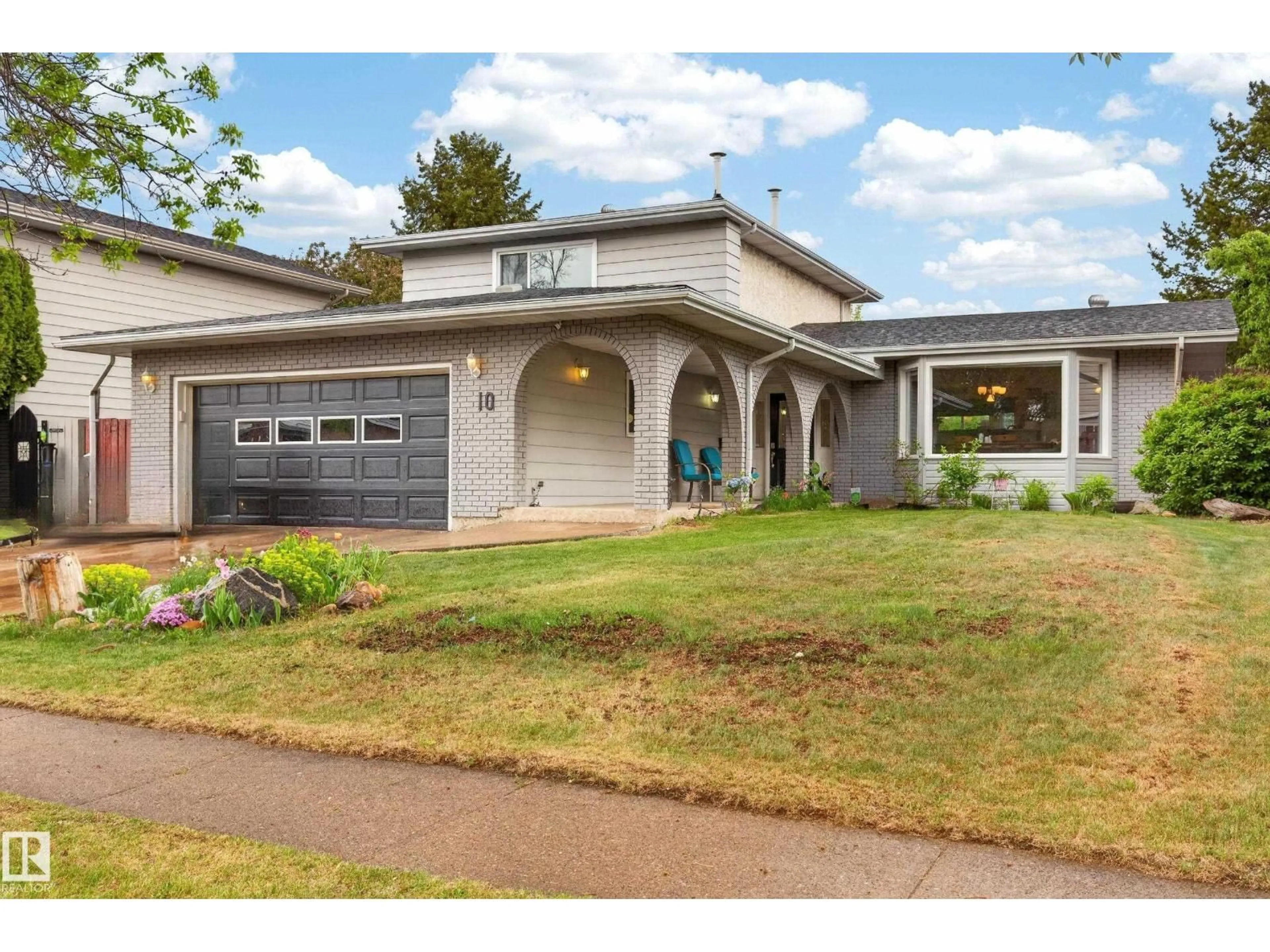 Home with vinyl exterior material, street for 10 ABBEY CR, St. Albert Alberta T8N2X2