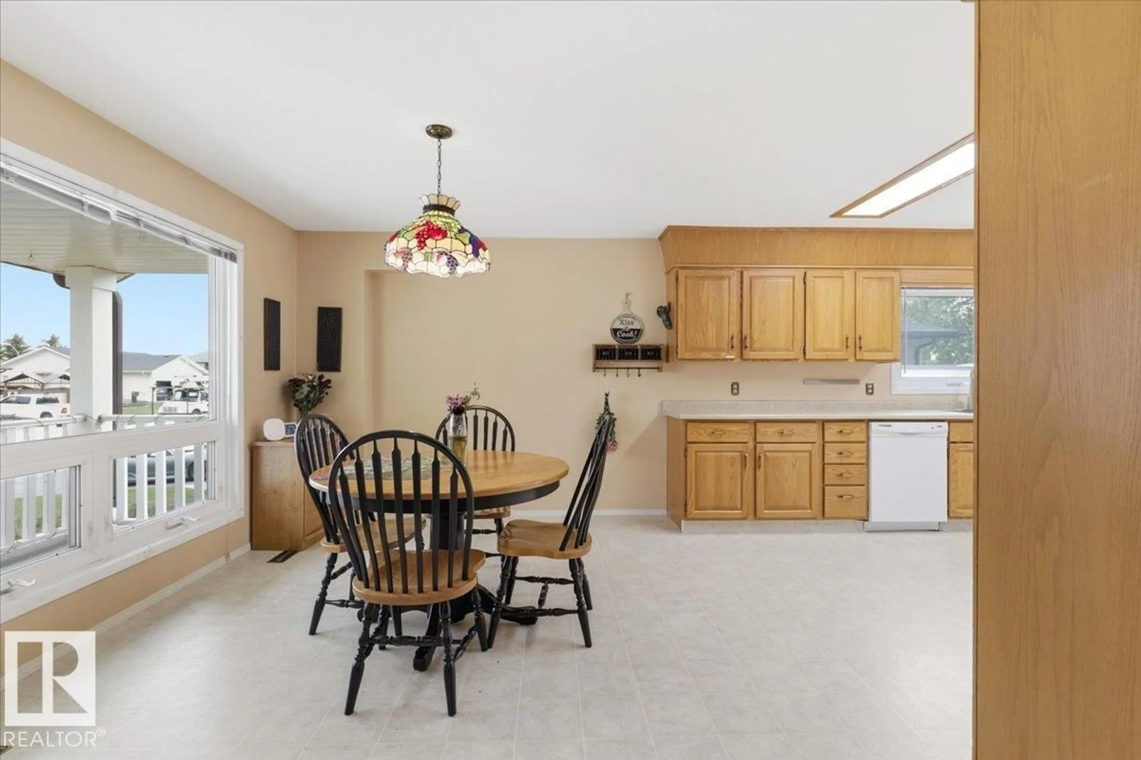 Open concept kitchen, ceramic/tile floor for 216 PARKALLEN WY, Wetaskiwin Alberta T9A3J4