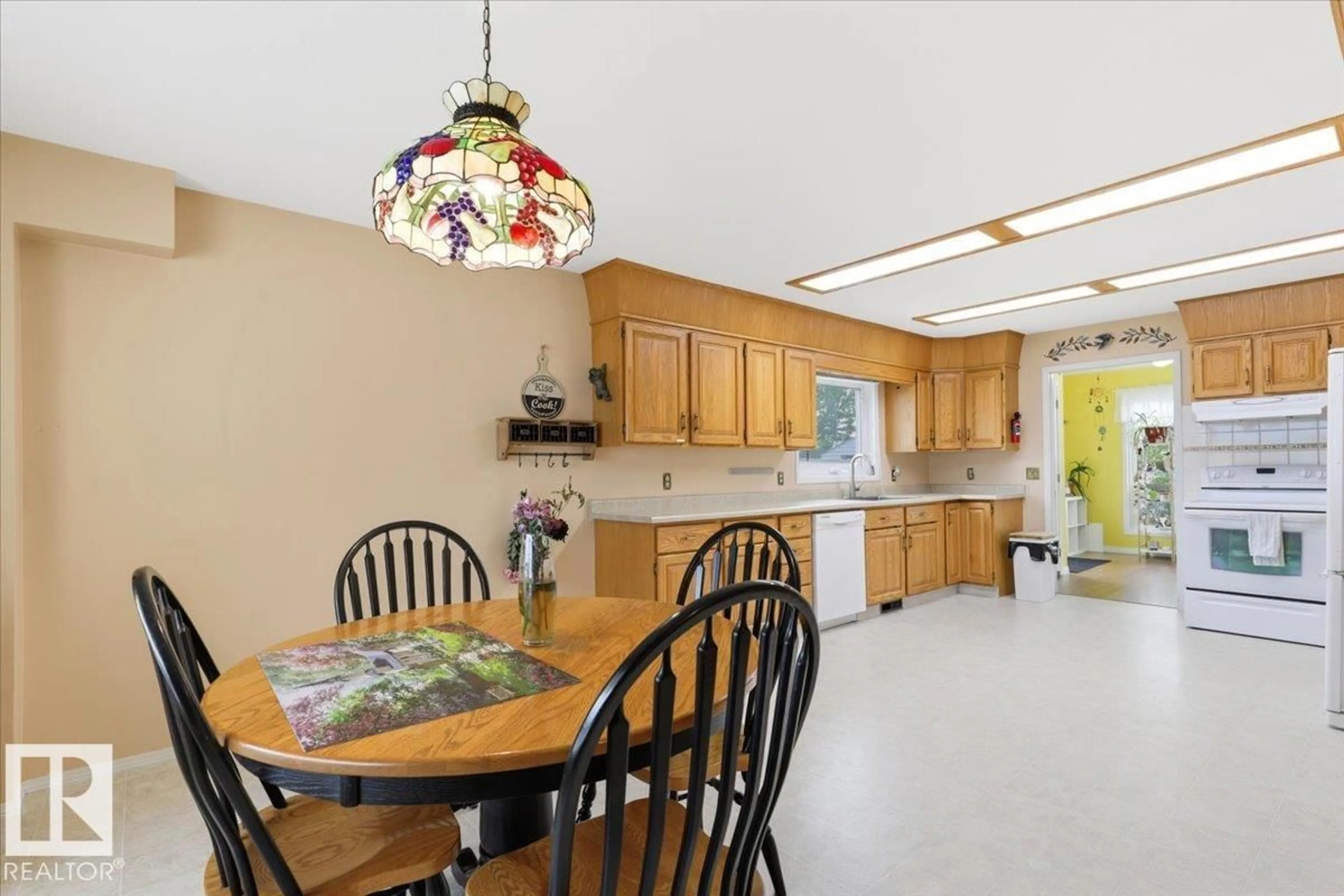 Open concept kitchen, ceramic/tile floor for 216 PARKALLEN WY, Wetaskiwin Alberta T9A3J4