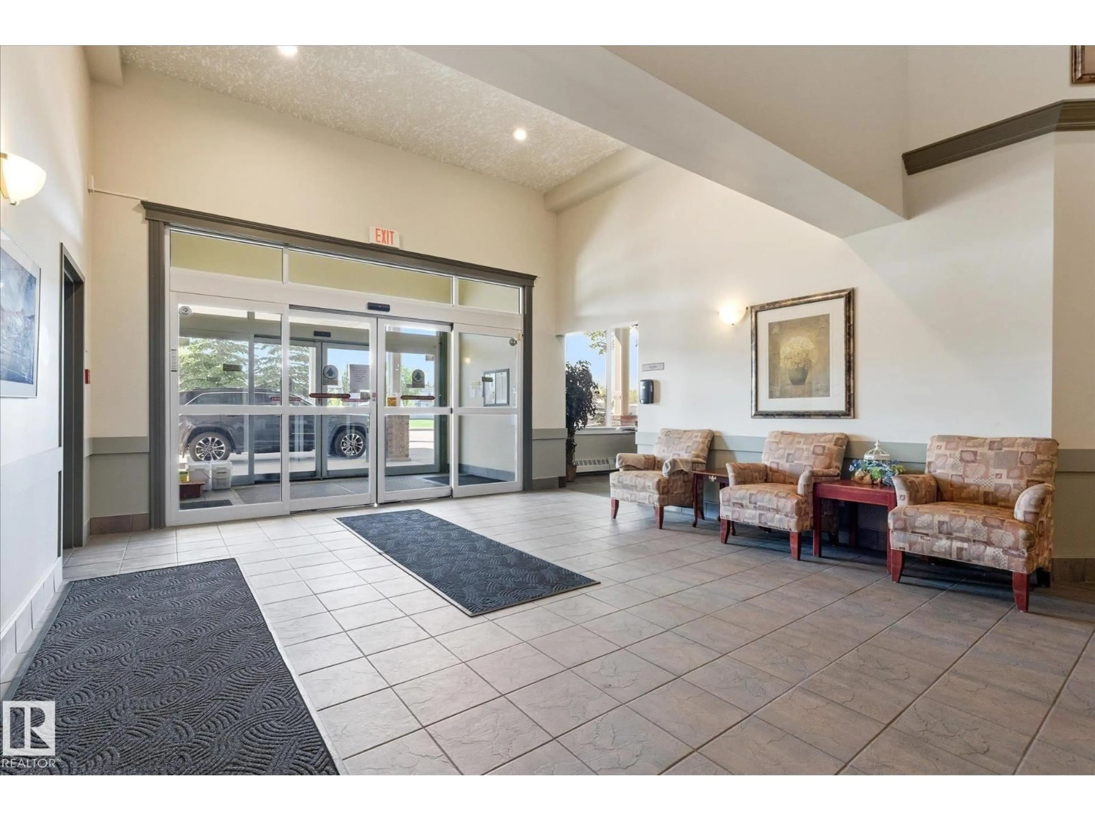 Indoor foyer for 8820 - 230 SOUTHFORT DR, Fort Saskatchewan Alberta T8L4R6