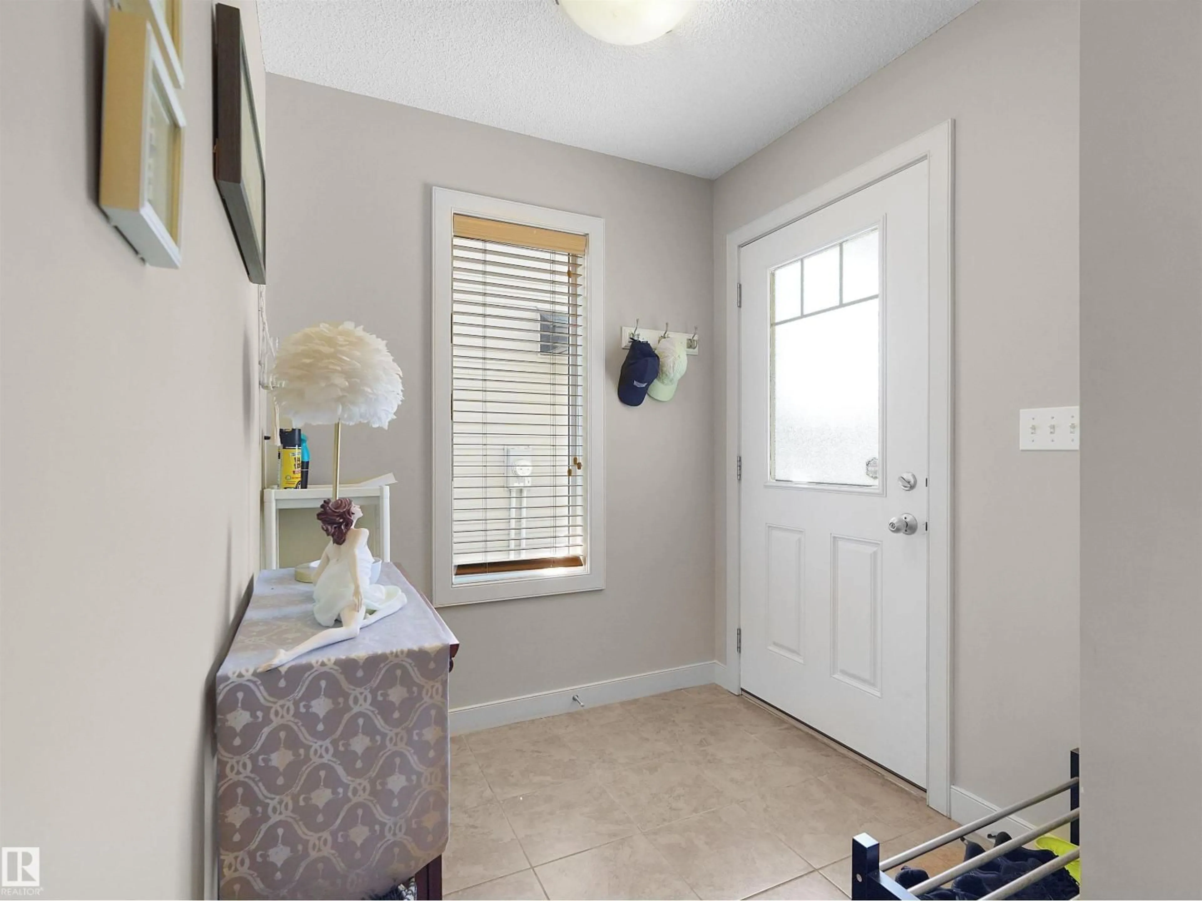 Indoor entryway for 1692 CUNNINGHAM WY, Edmonton Alberta T6W0W5